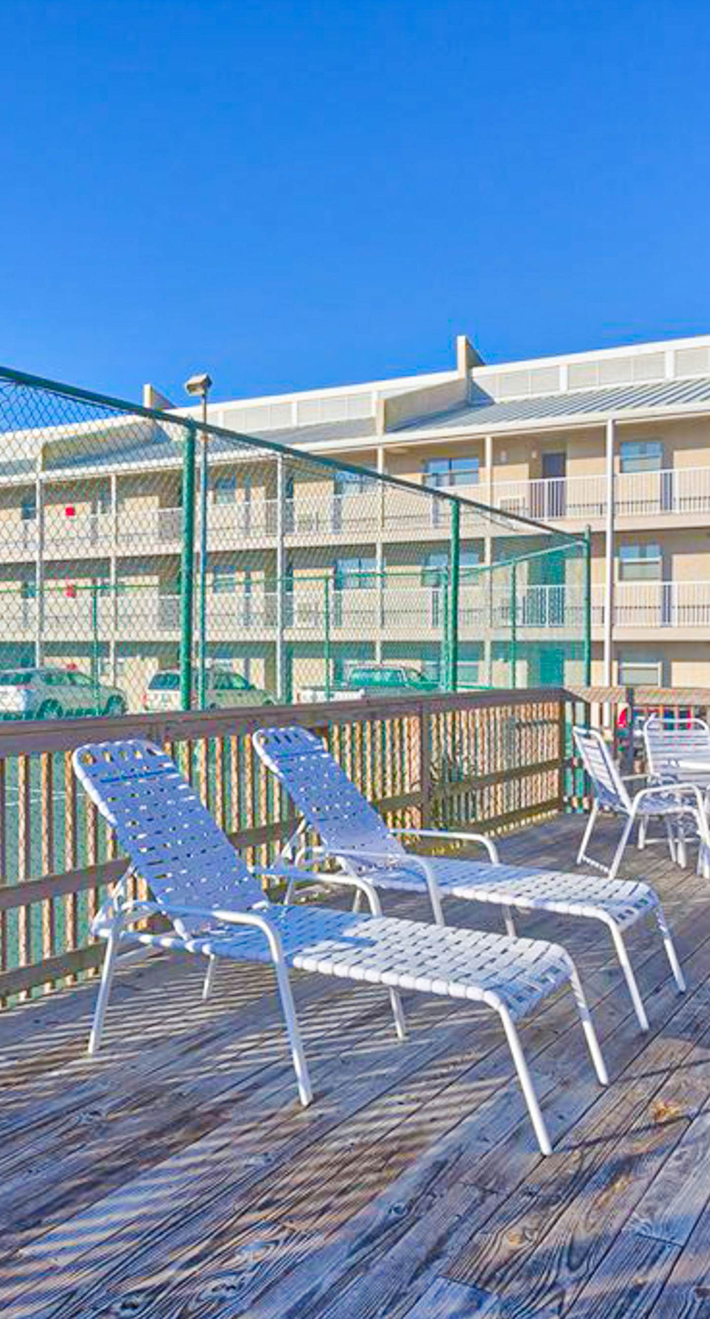 Ideal beachside getaway on ground floor with 3 pools - walk 600' to sand