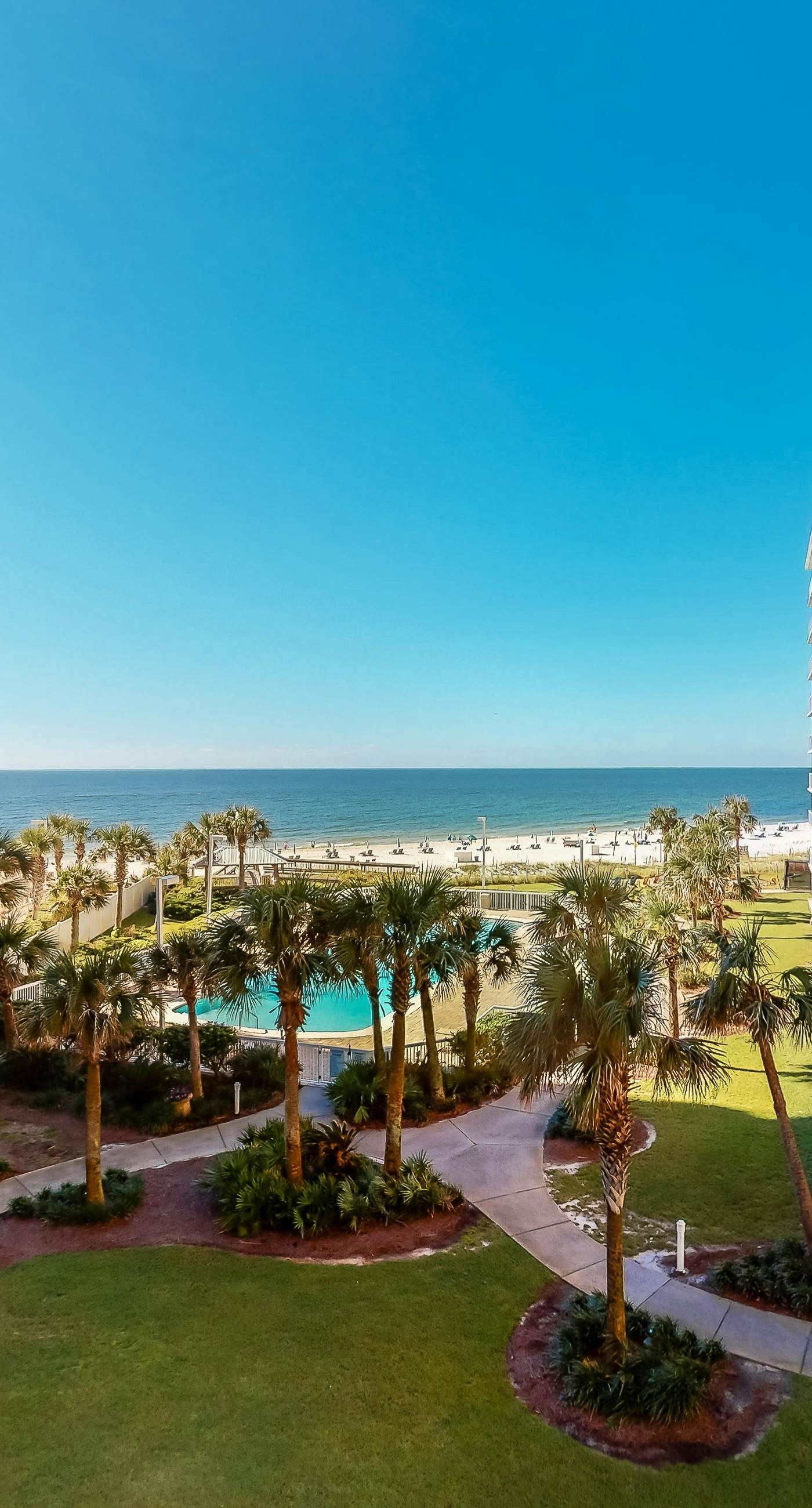 Ideal beachside getaway on ground floor with 3 pools - walk 600' to sand