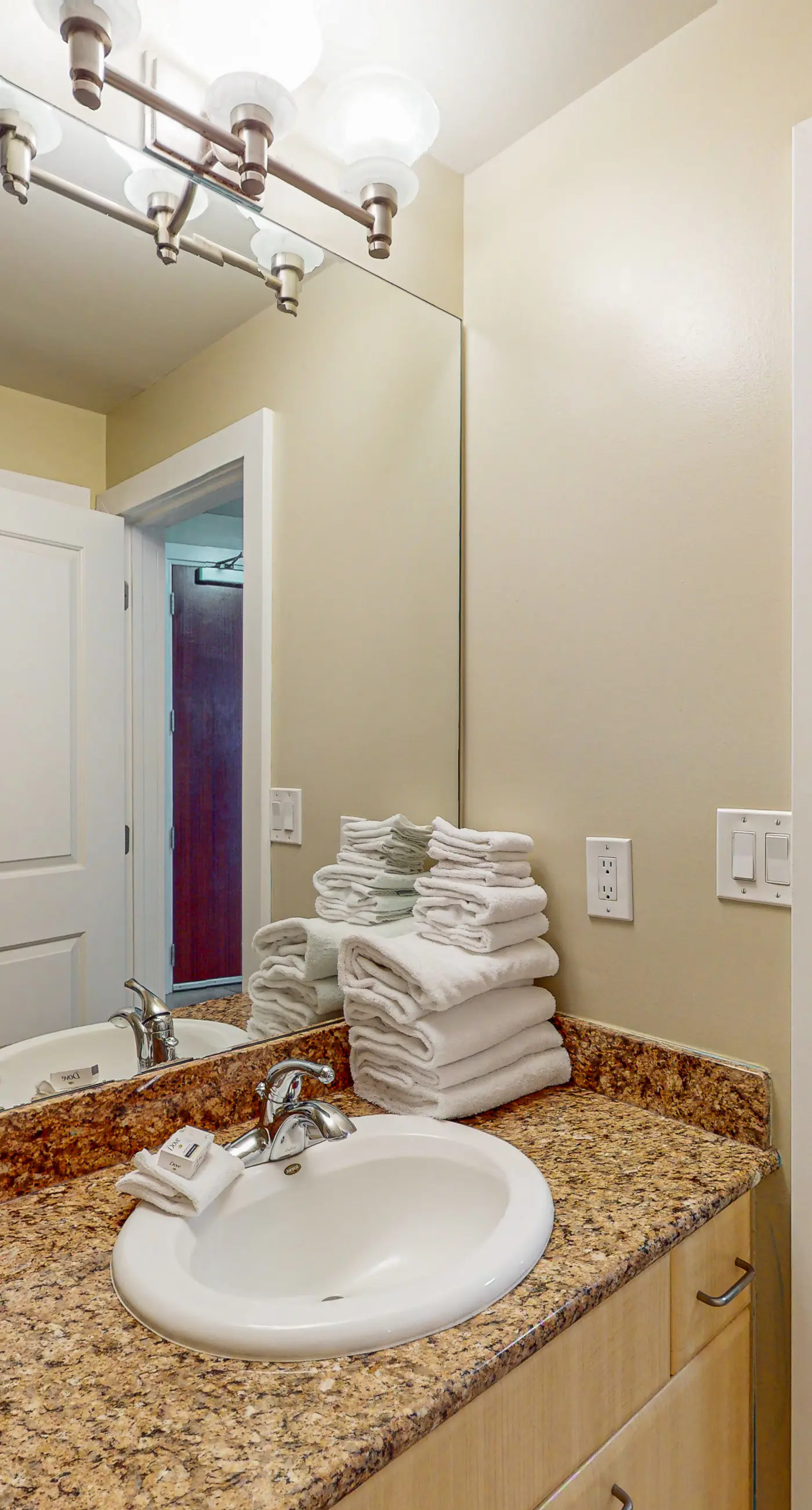 Gulf Getaway at Caribe with Stunning Views, Heated Pools, Spa, Sauna, Tennis