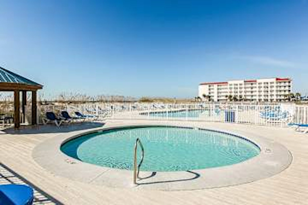 Beach Lovers Dream, Gulf-Front Getaway, 3 Pools, Tennis, Grilling Area