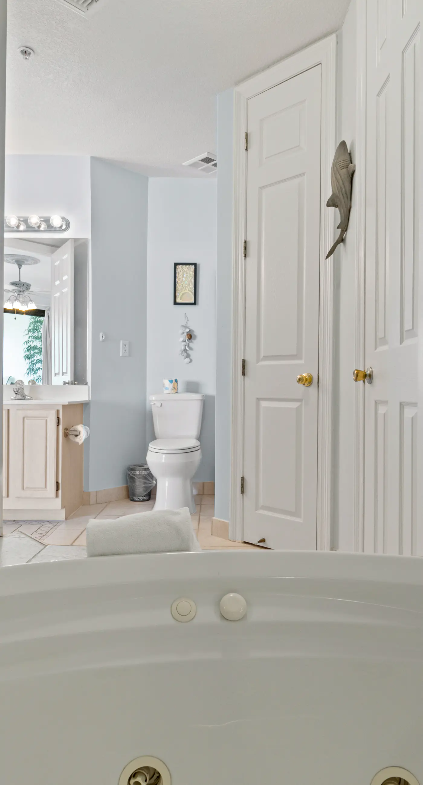 Gulf-front condo with inviting balcony, amazing views, pool & hot tub