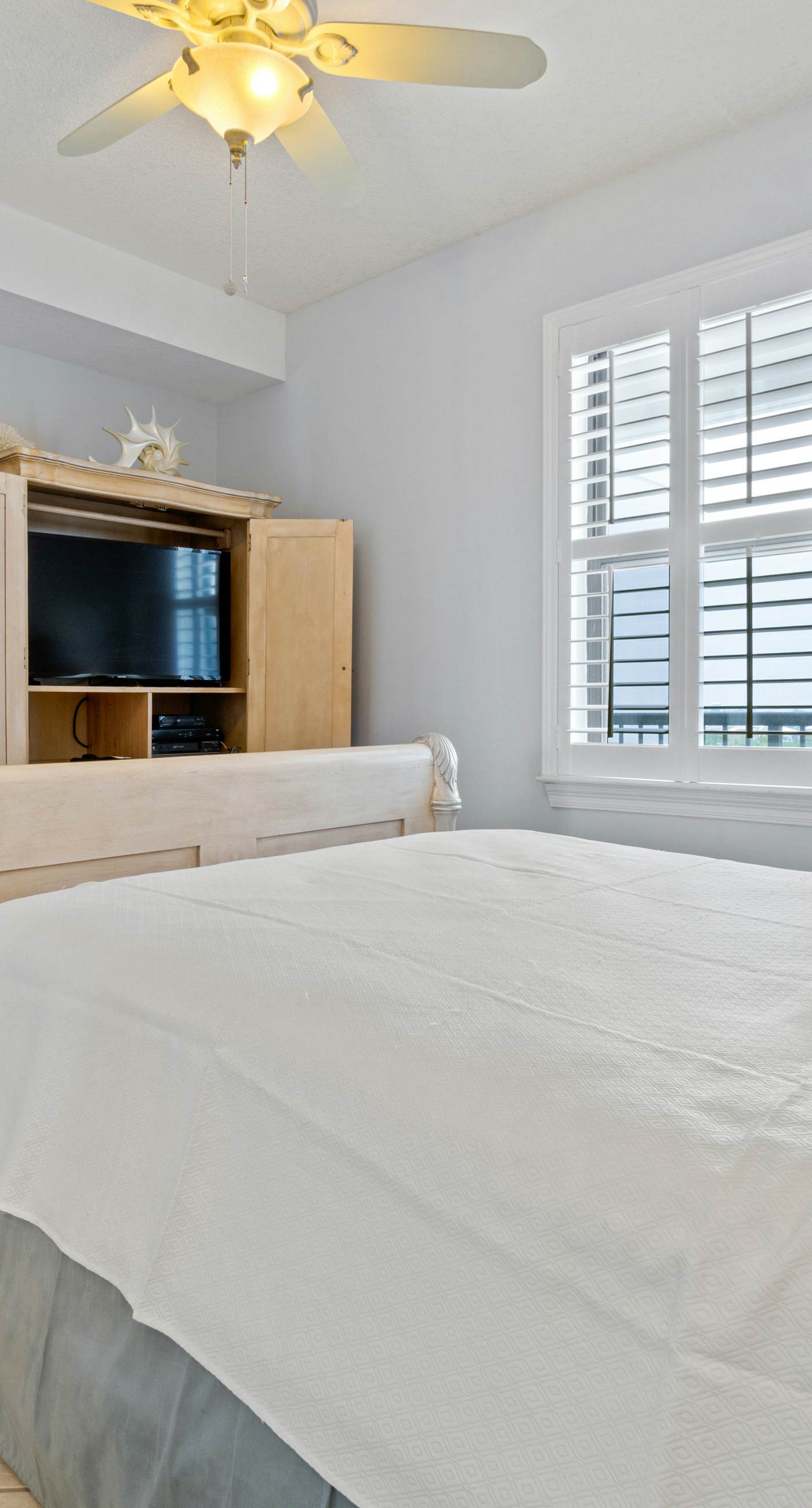 Gulf-front condo with inviting balcony, amazing views, pool & hot tub