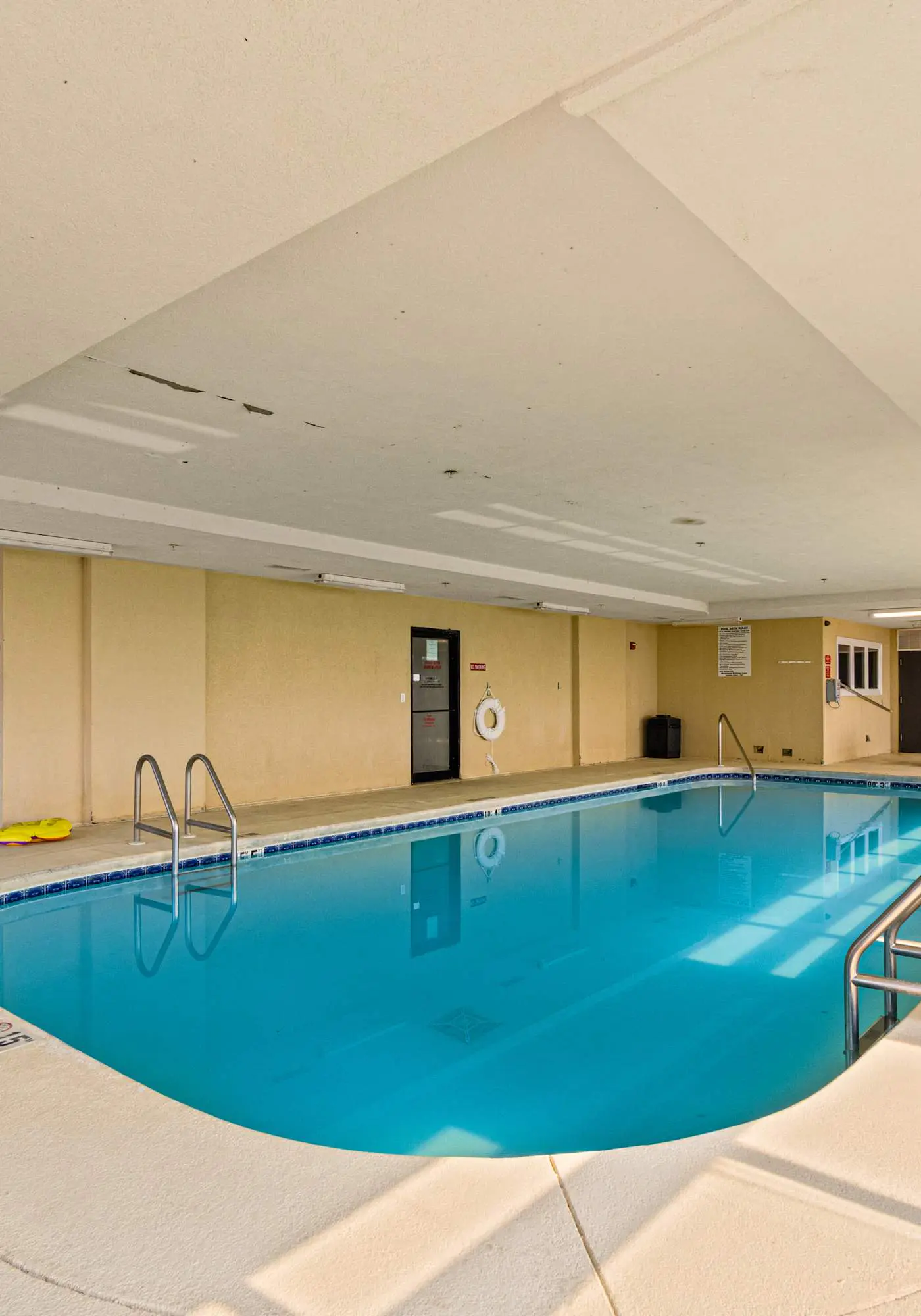 Gulf-front condo with inviting balcony, amazing views, pool & hot tub