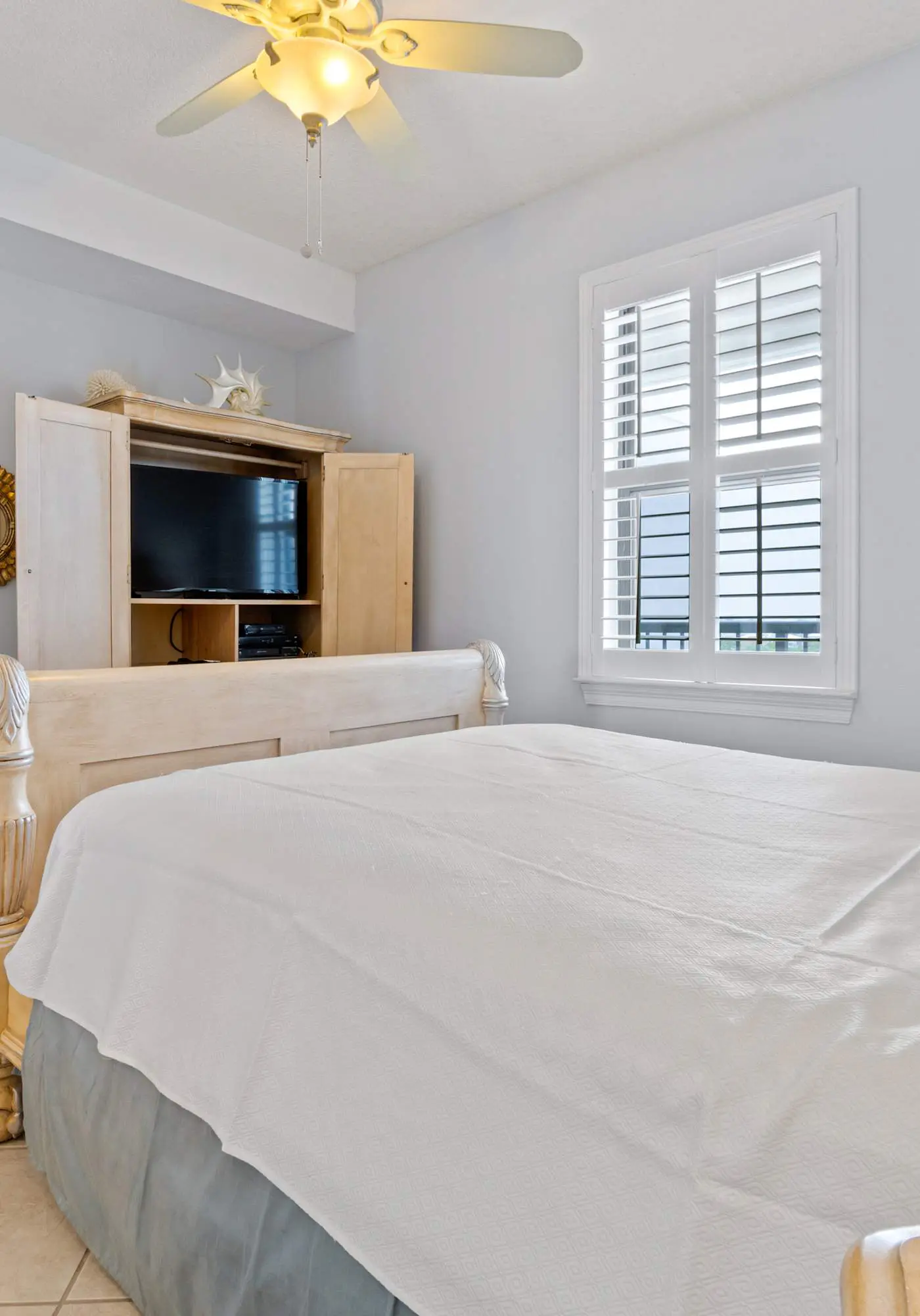 Gulf-front condo with inviting balcony, amazing views, pool & hot tub