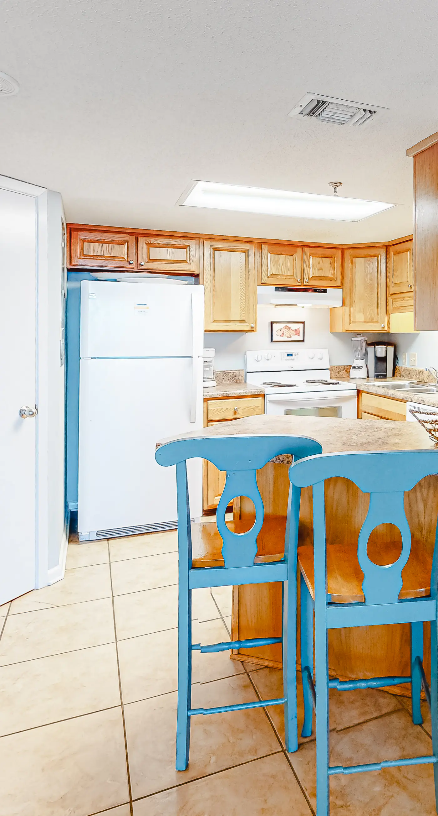 Beachfront condo with Gulf views, balcony, pool, hot tub, sauna & gym