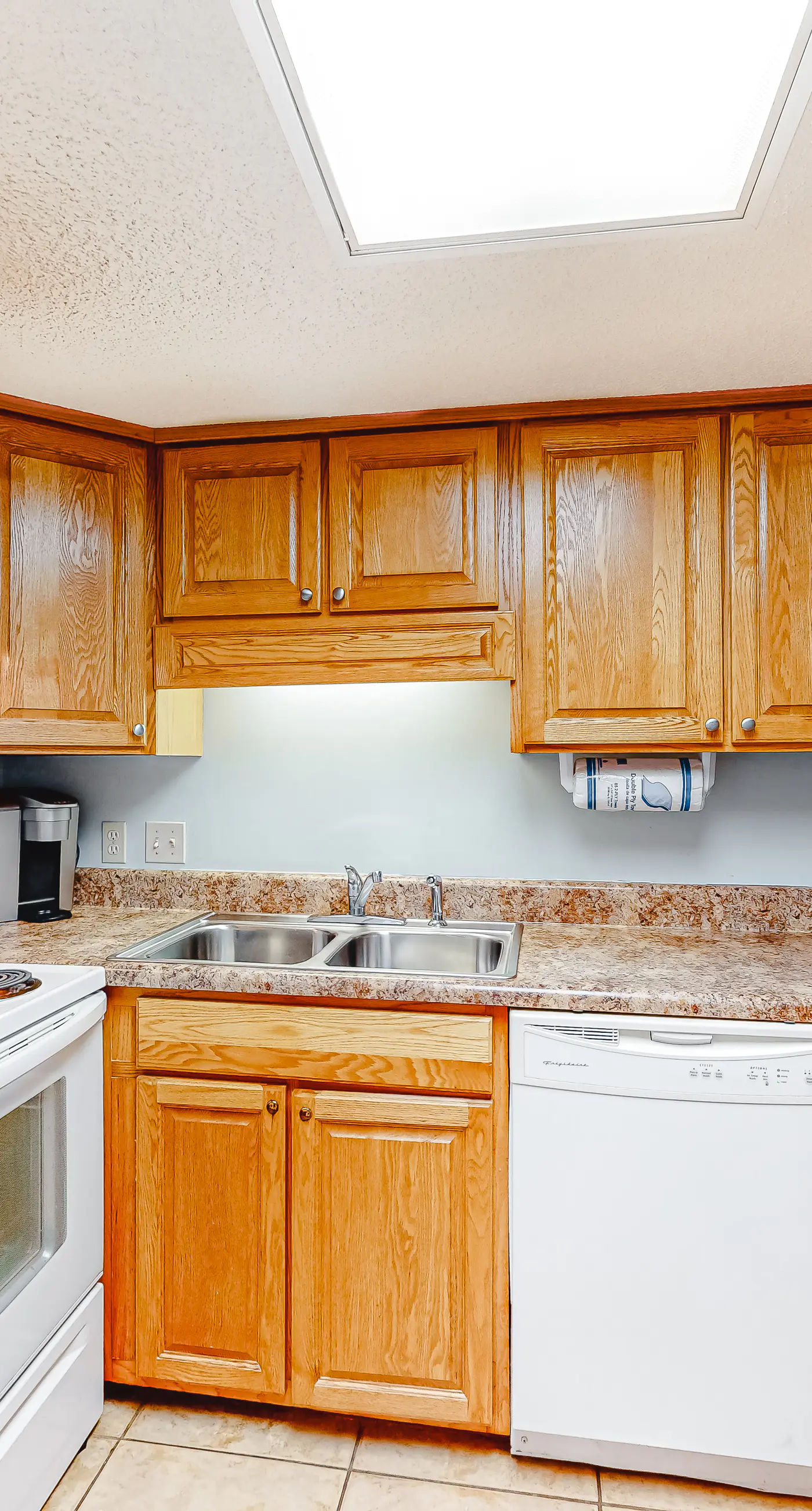 Beachfront condo with Gulf views, balcony, pool, hot tub, sauna & gym