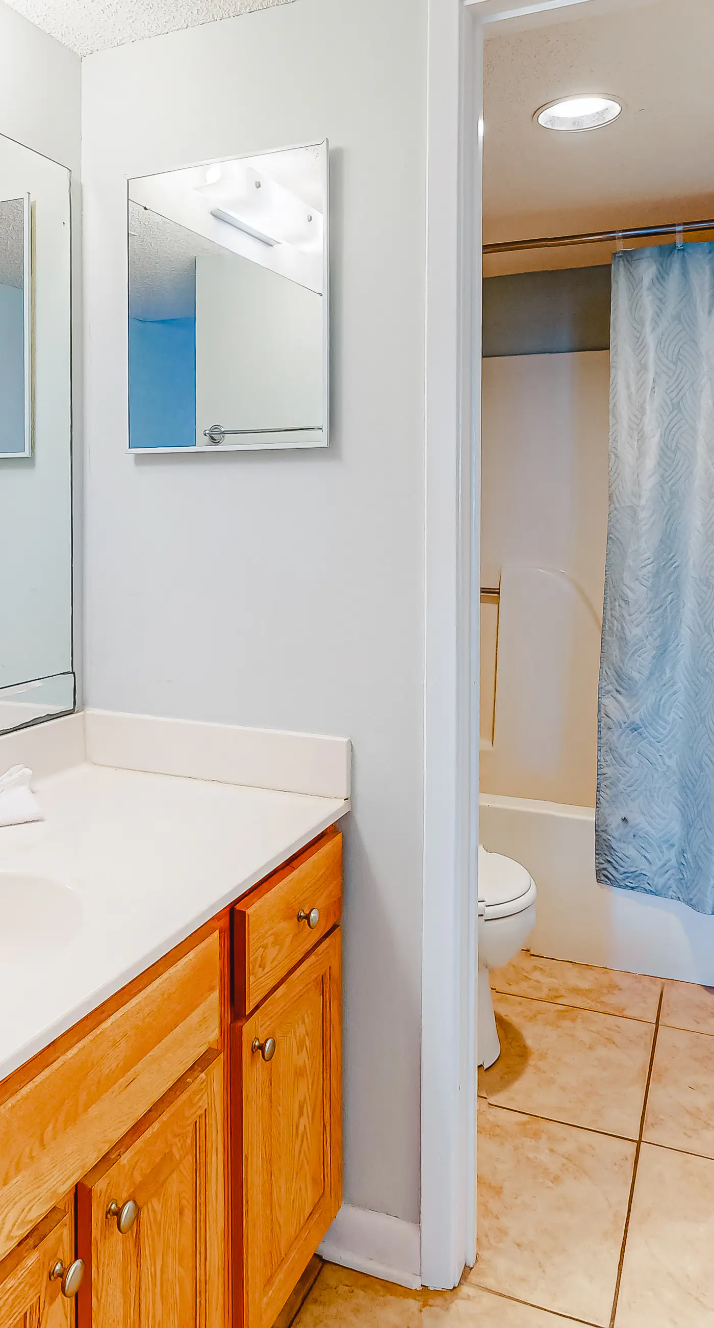 Beachfront condo with Gulf views, balcony, pool, hot tub, sauna & gym