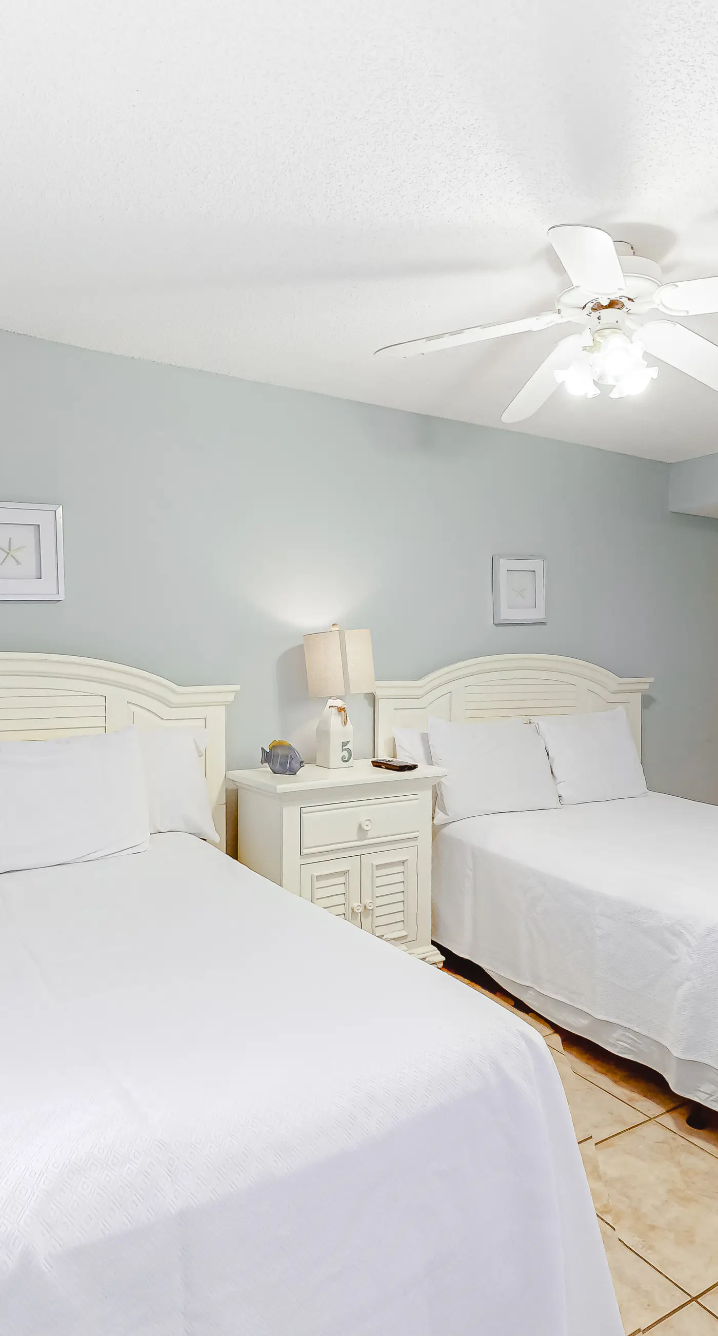 Beachfront condo with Gulf views, balcony, pool, hot tub, sauna & gym