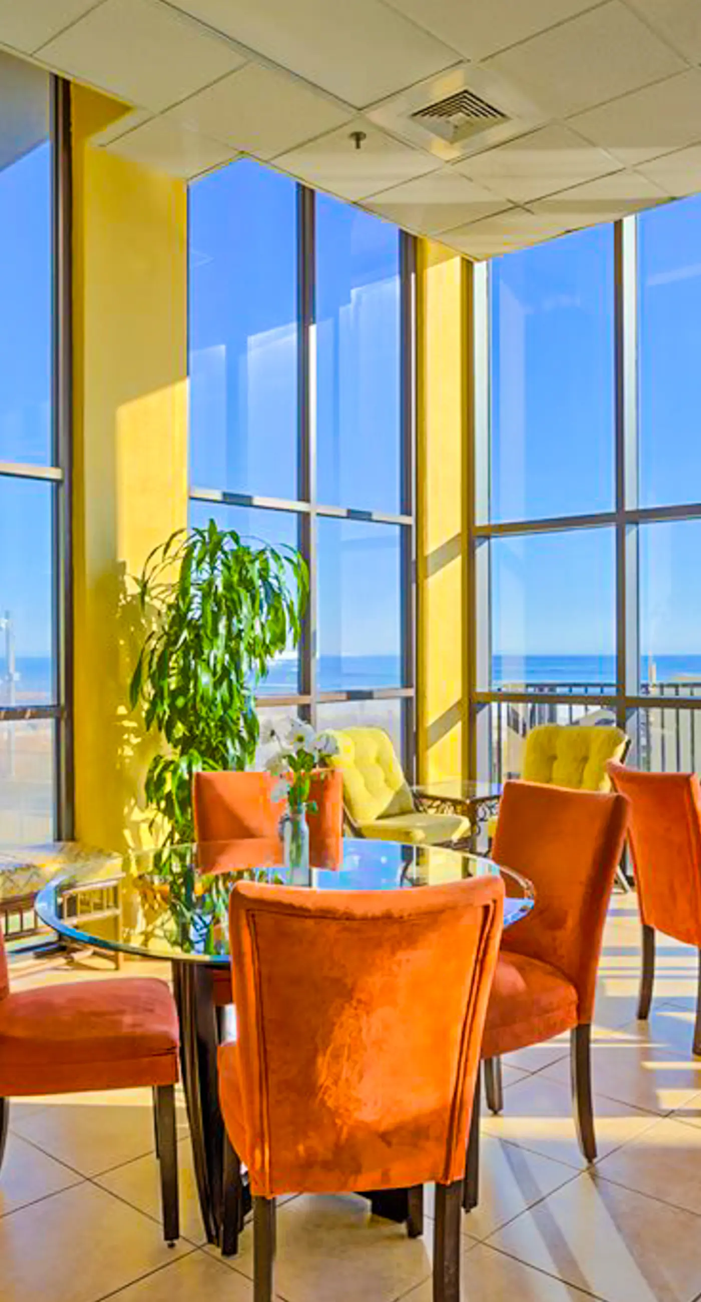 Beachfront condo with Gulf views, balcony, pool, hot tub, sauna & gym