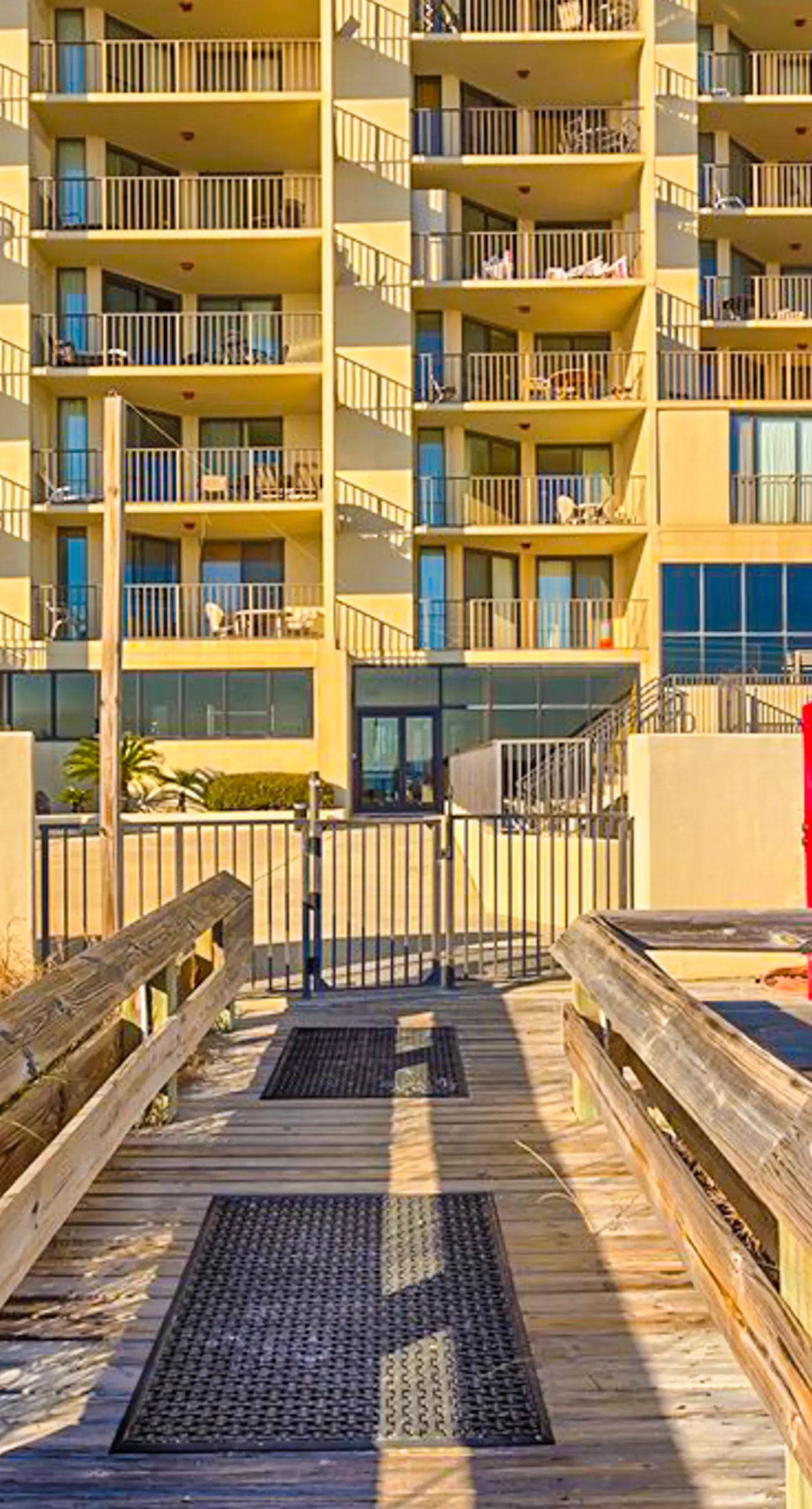 Beachfront condo with Gulf views, balcony, pool, hot tub, sauna & gym