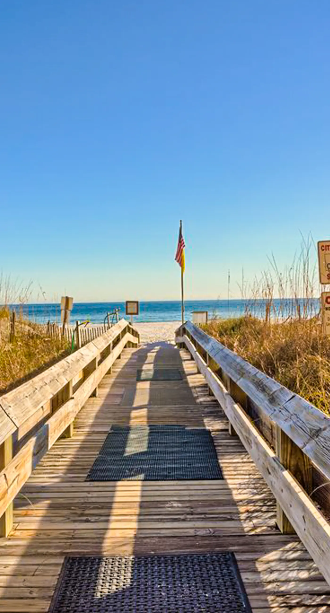 Beachfront condo with Gulf views, balcony, pool, hot tub, sauna & gym