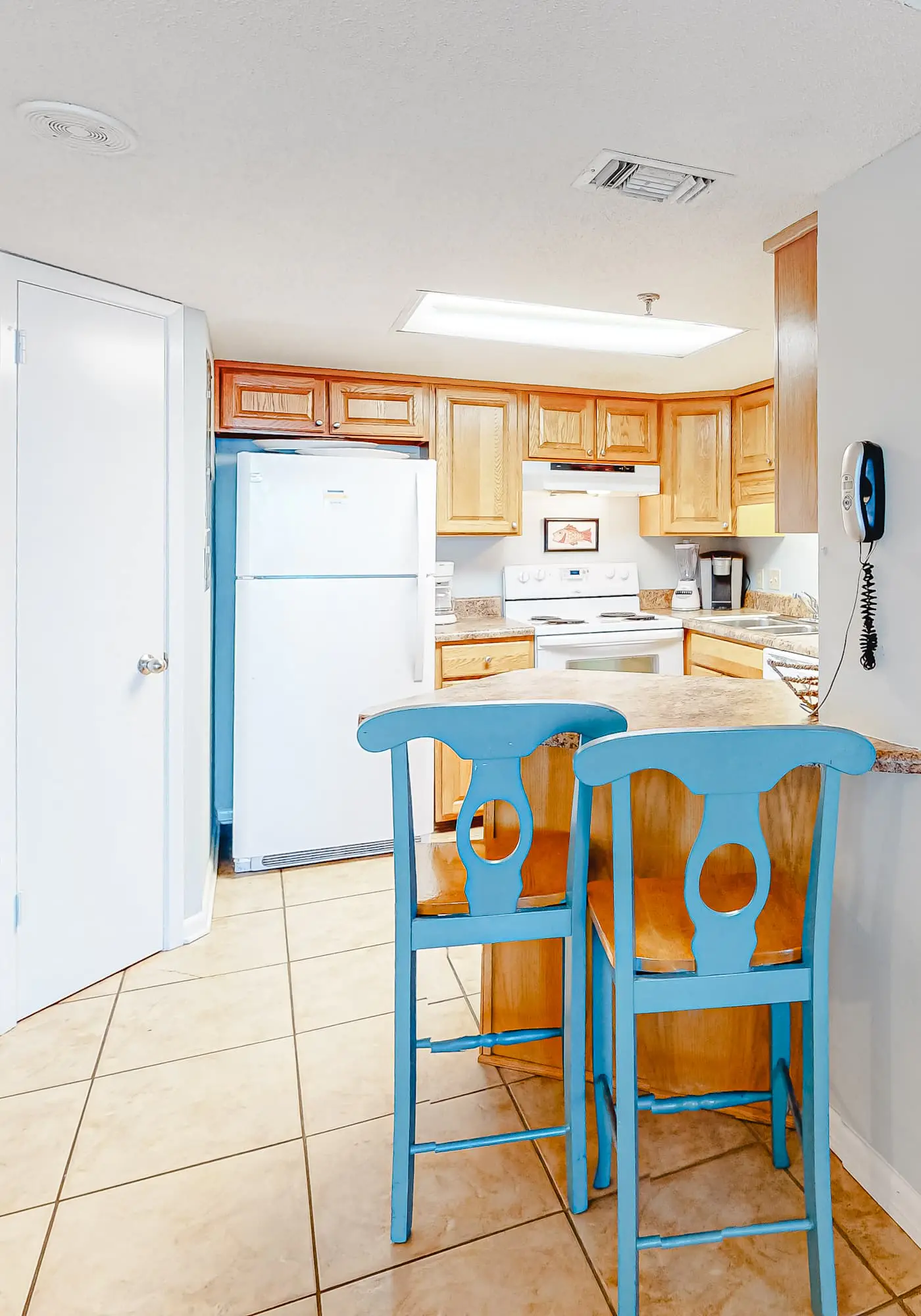 Beachfront condo with Gulf views, balcony, pool, hot tub, sauna & gym