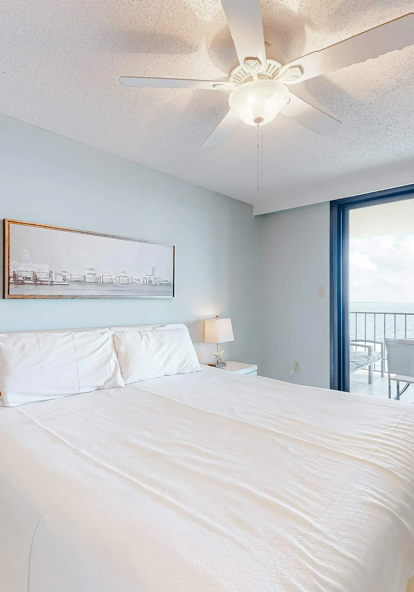Beachfront condo with Gulf views, balcony, pool, hot tub, sauna & gym