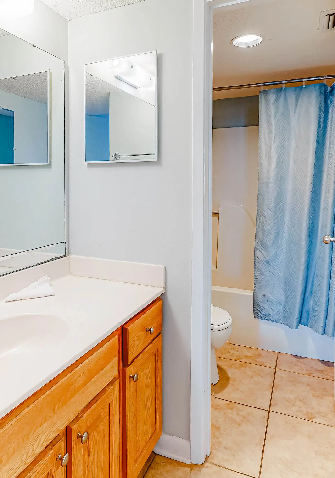 Beachfront condo with Gulf views, balcony, pool, hot tub, sauna & gym