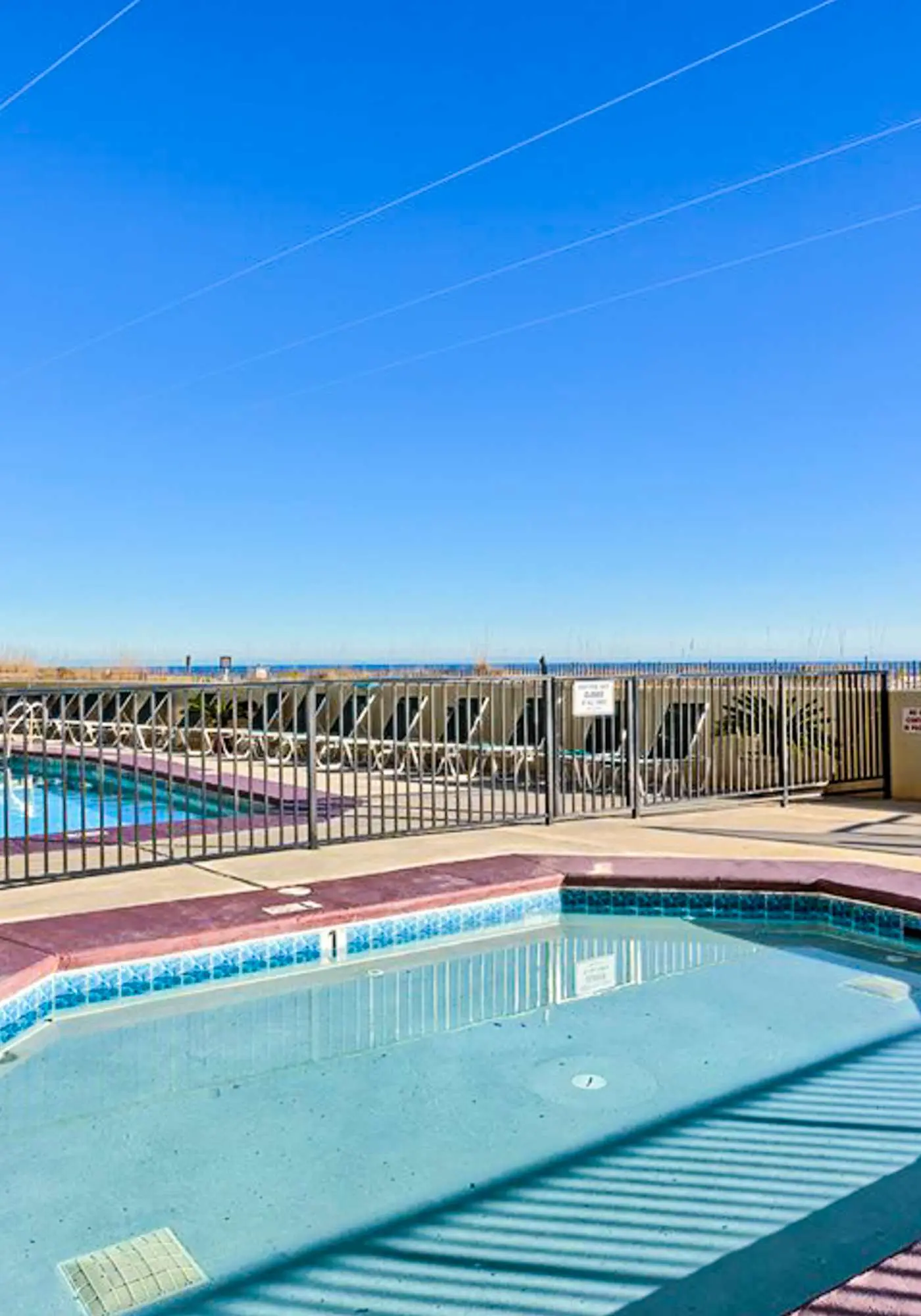 Beachfront condo with Gulf views, balcony, pool, hot tub, sauna & gym