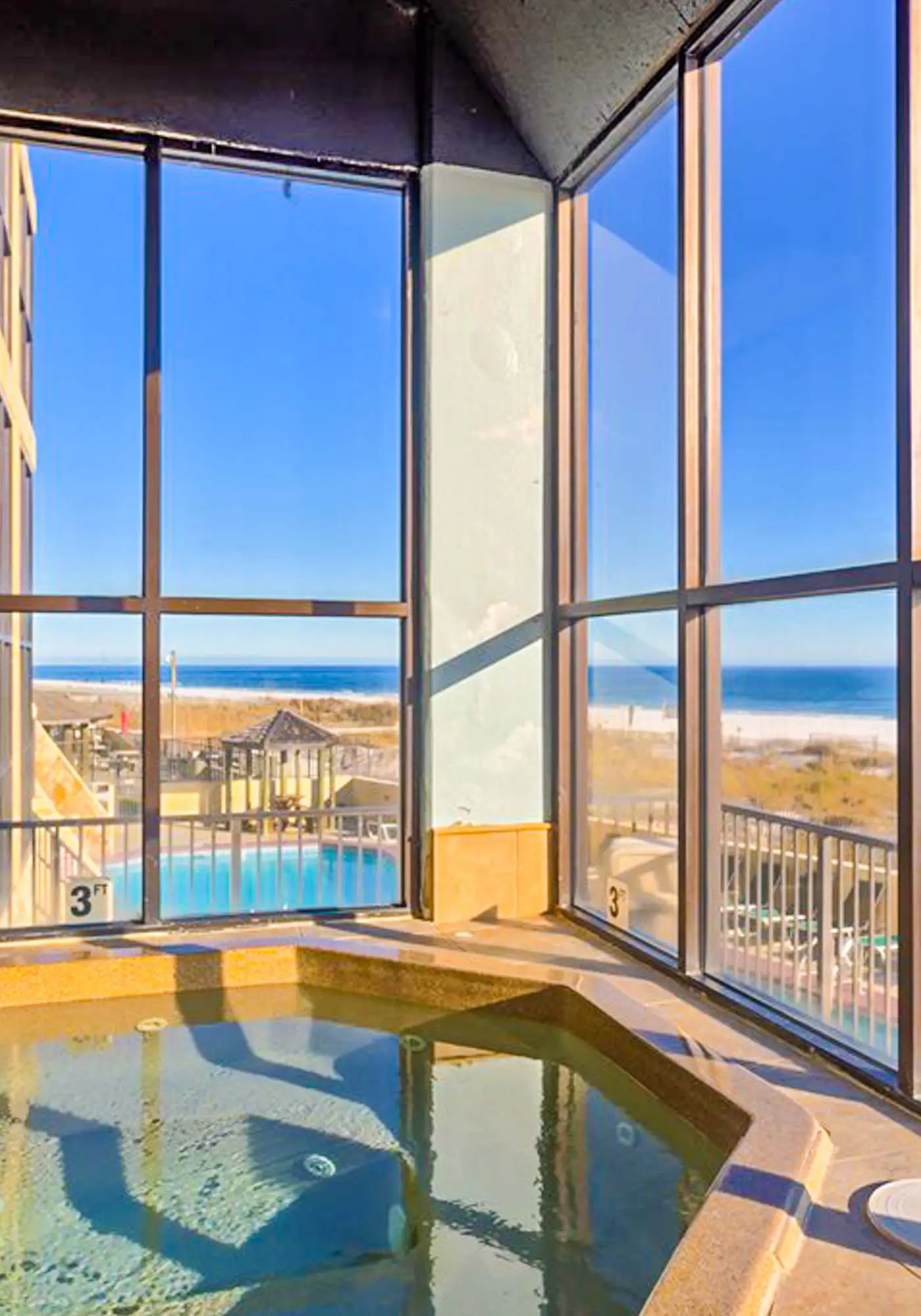 Beachfront condo with Gulf views, balcony, pool, hot tub, sauna & gym
