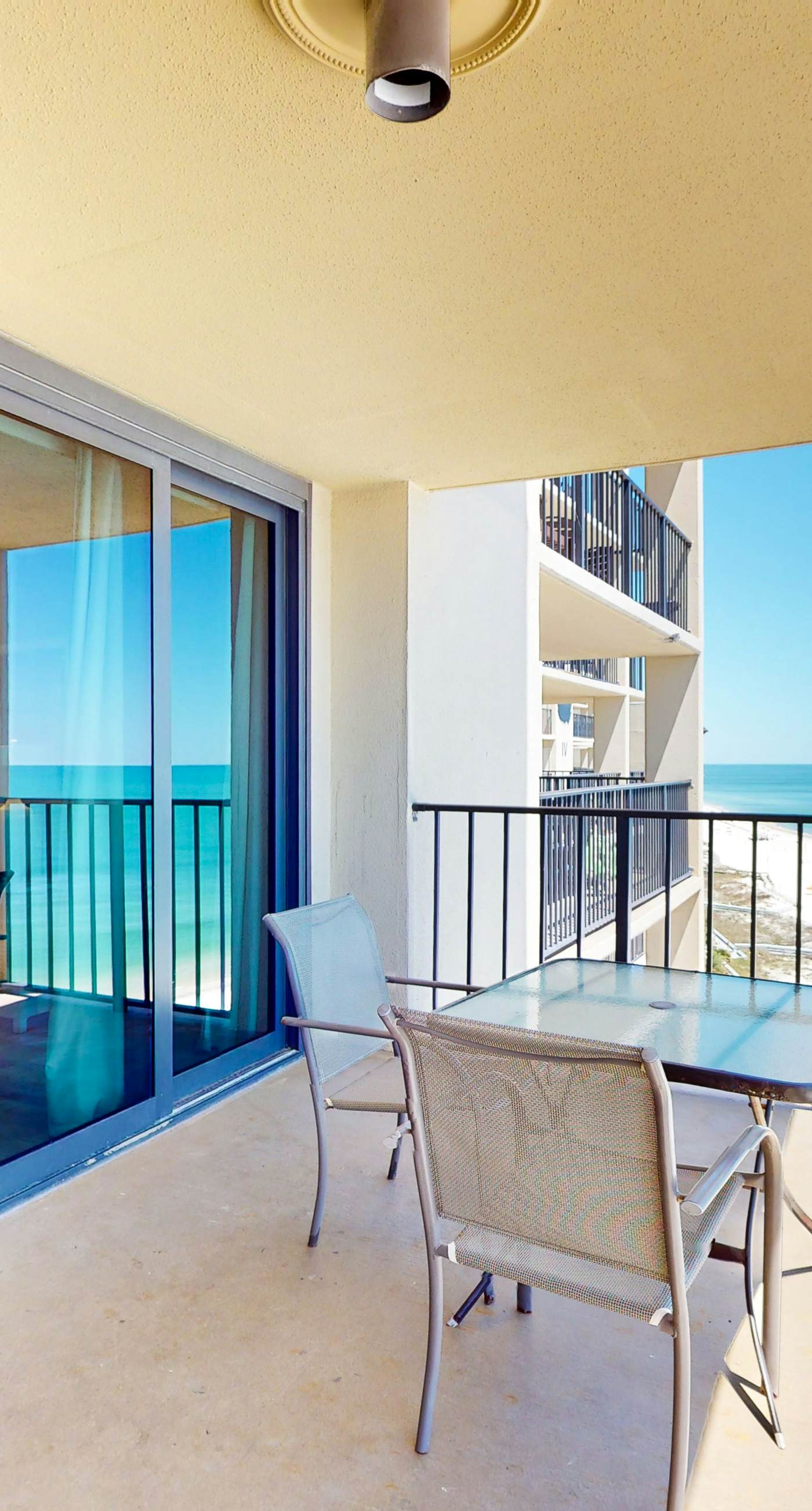 Beachfront condo with Gulf-view, balcony, pools, hot tub & tennis