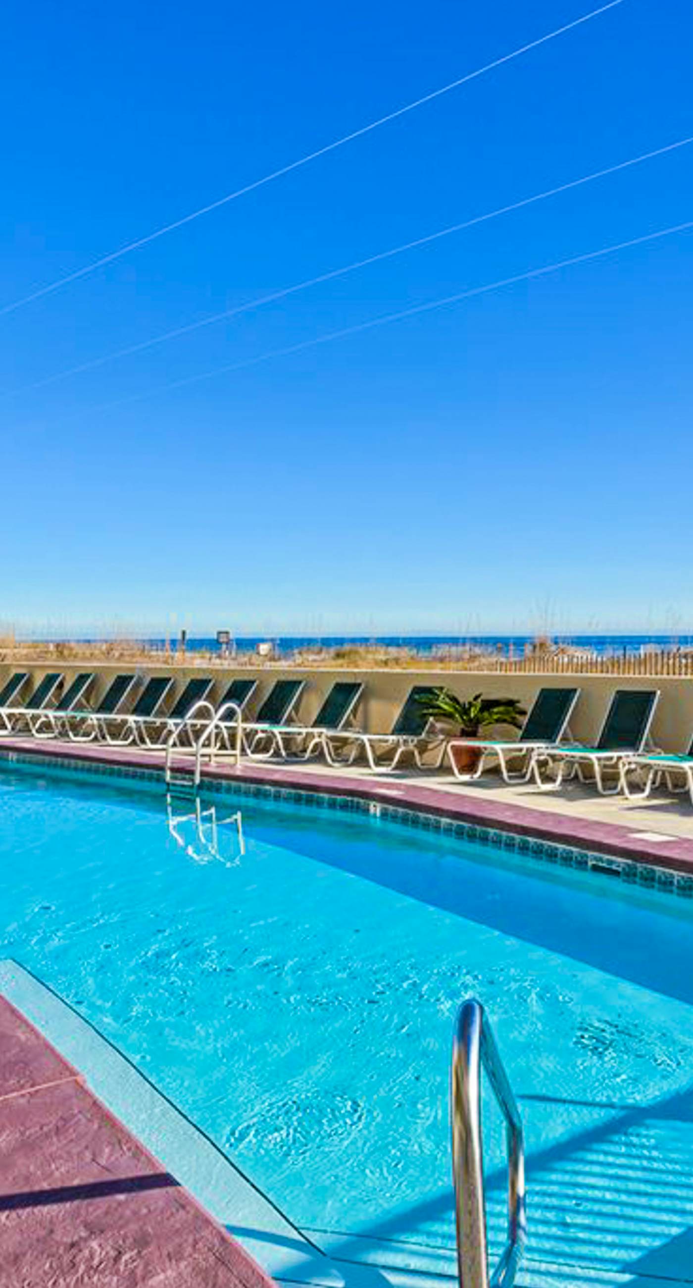 Beachfront condo with Gulf-view, balcony, pools, hot tub & tennis