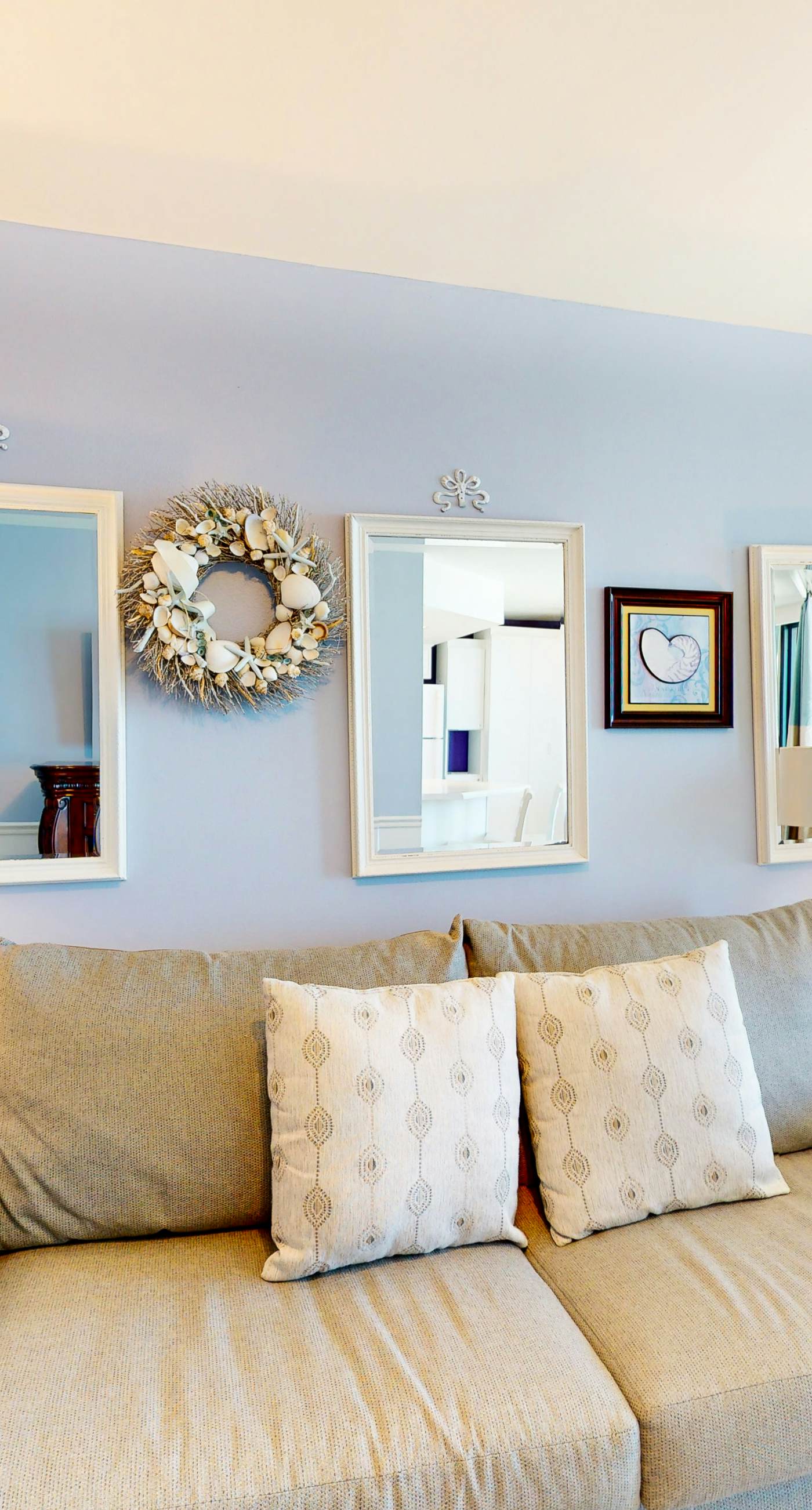 Beachfront condo with Gulf-view, balcony, pools, hot tub & tennis