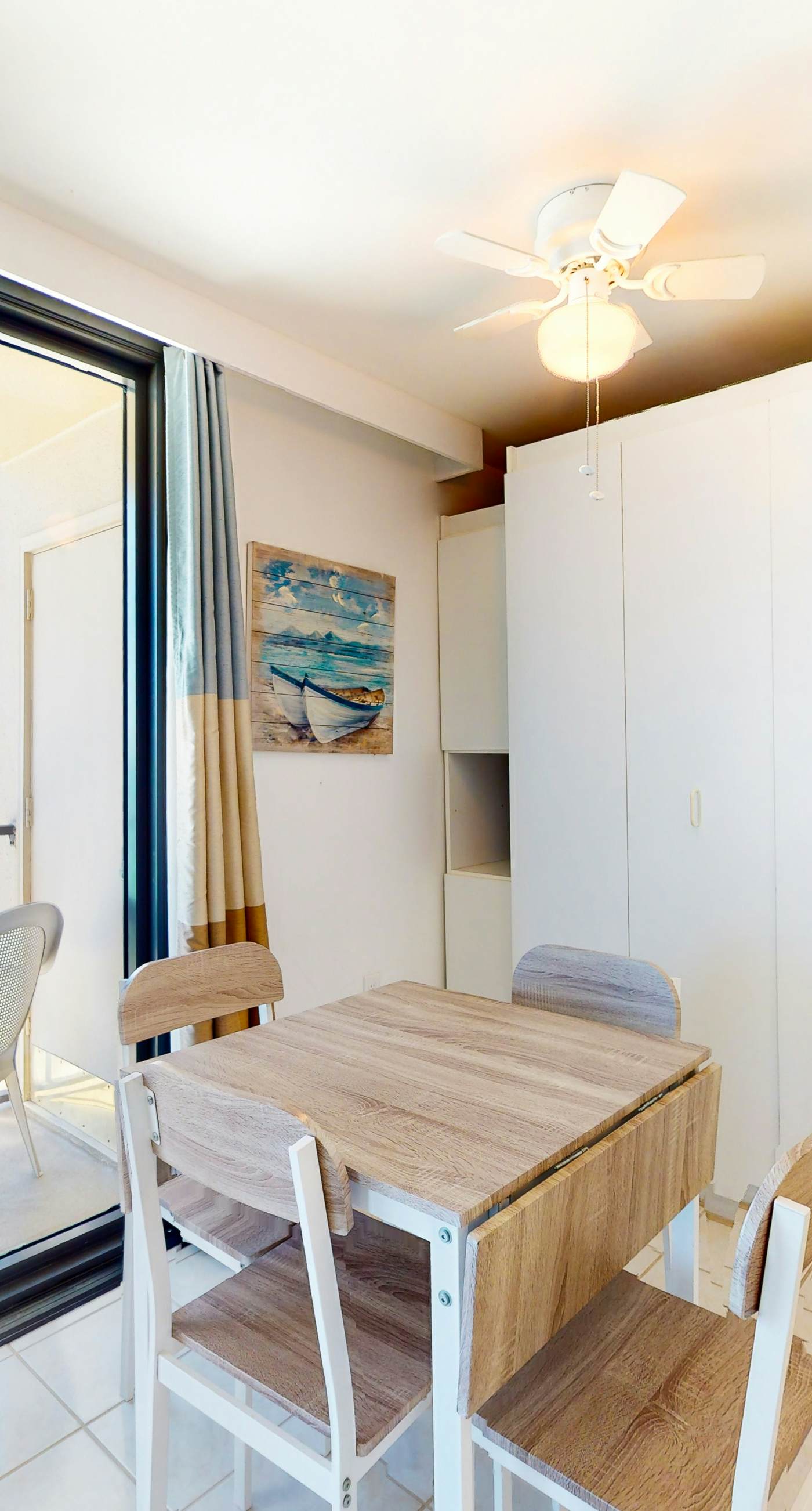 Beachfront condo with Gulf-view, balcony, pools, hot tub & tennis