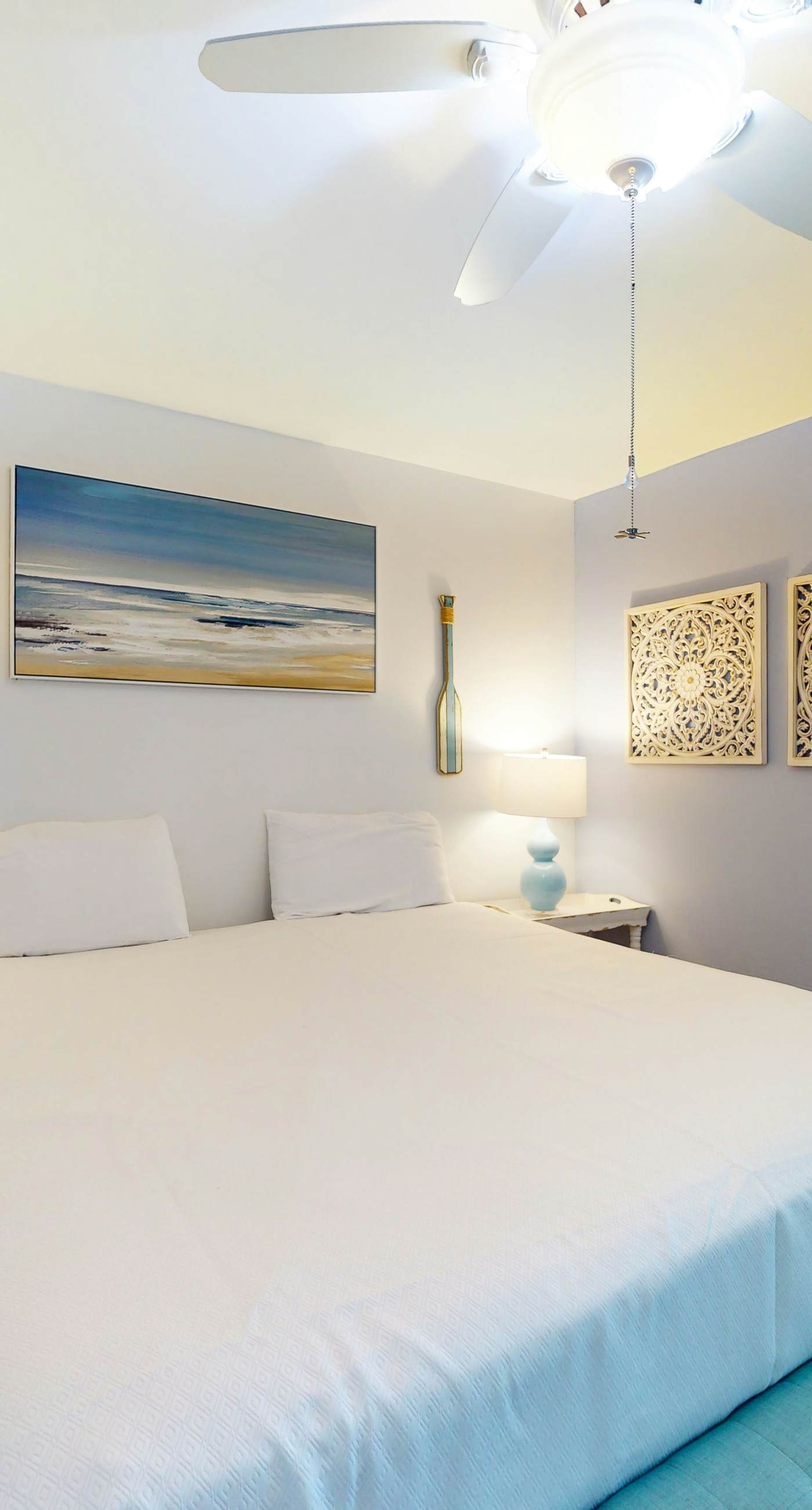 Beachfront condo with Gulf-view, balcony, pools, hot tub & tennis