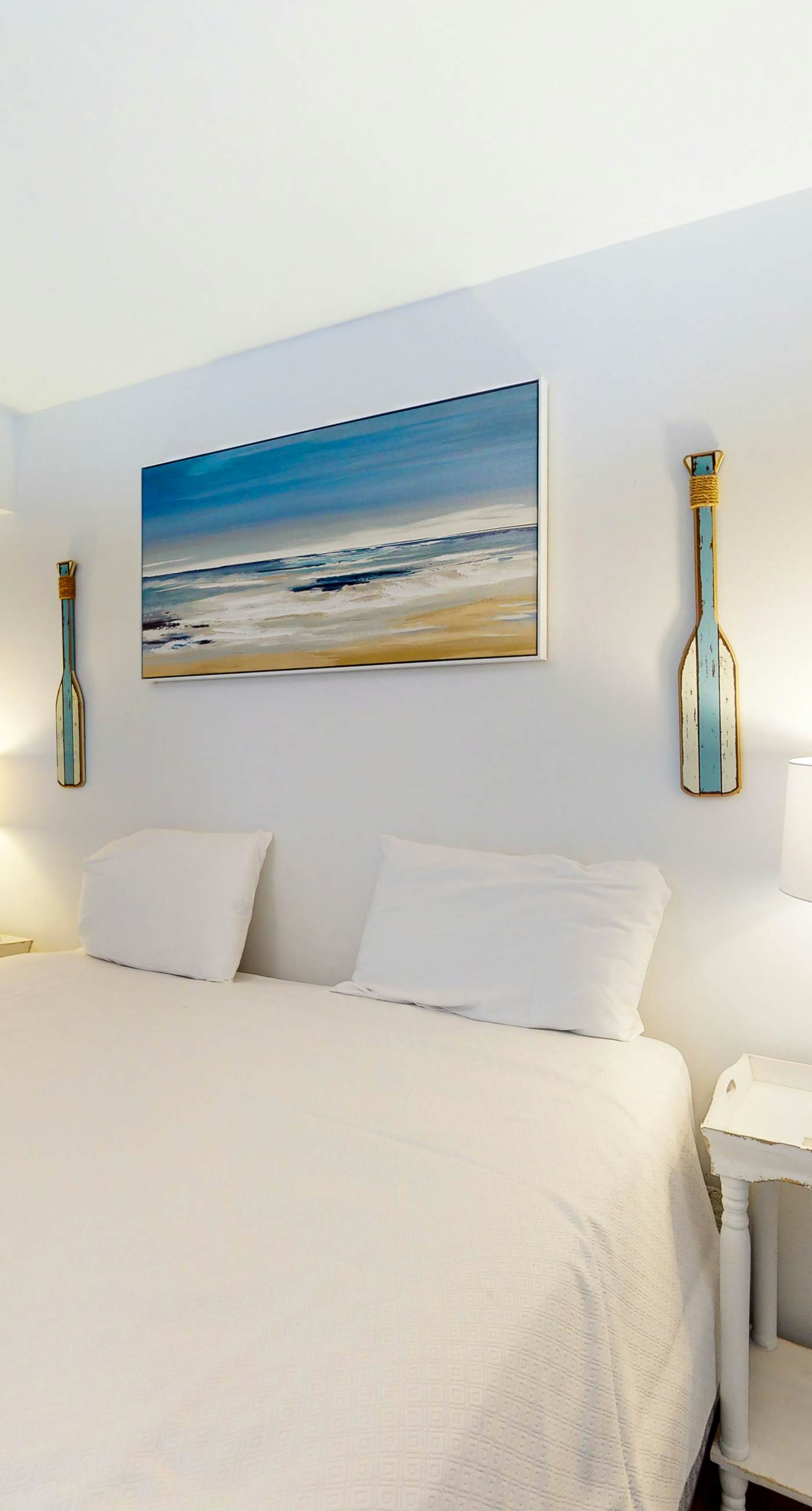 Beachfront condo with Gulf-view, balcony, pools, hot tub & tennis