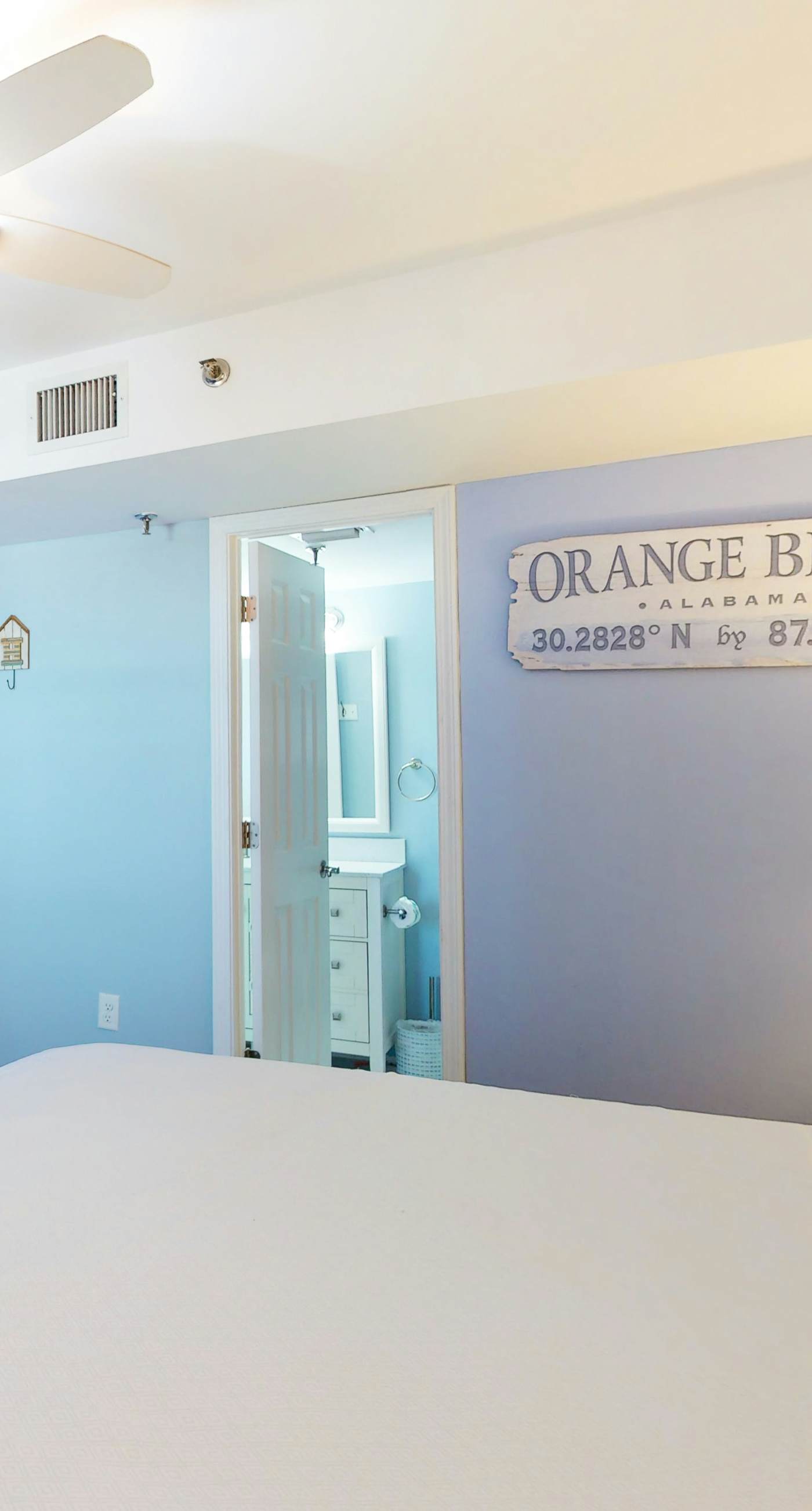 Beachfront condo with Gulf-view, balcony, pools, hot tub & tennis