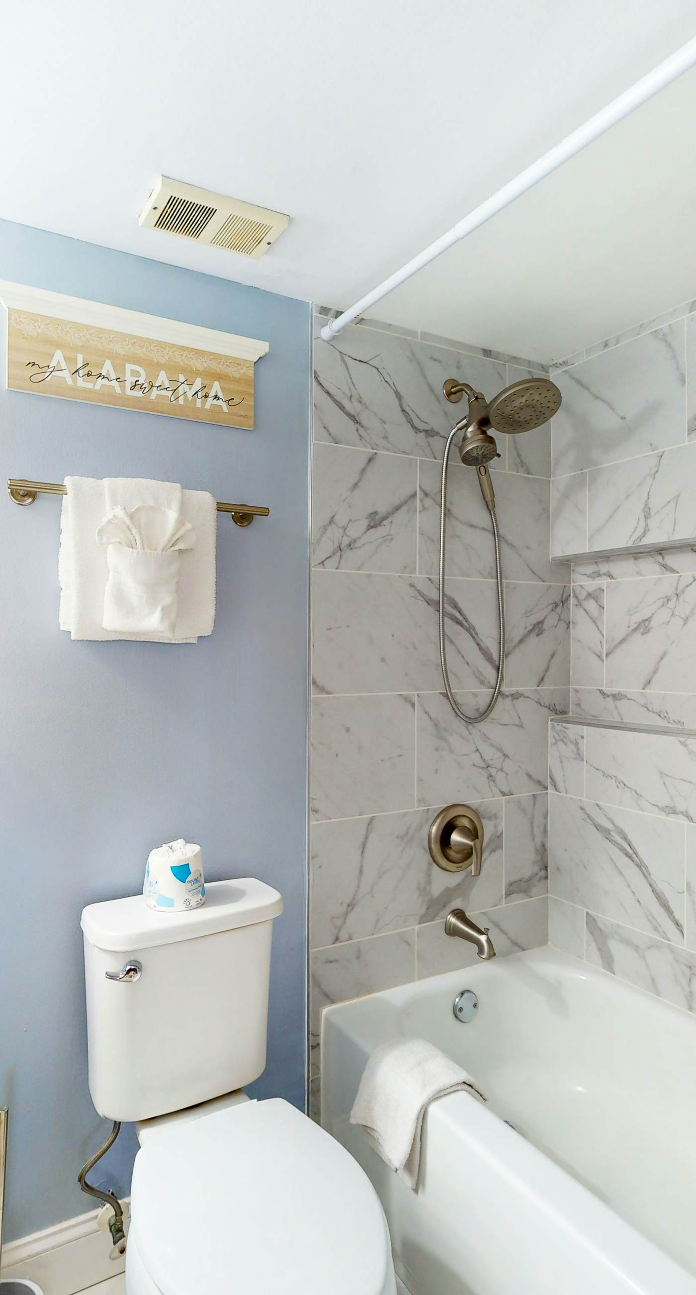 Beachfront condo with Gulf-view, balcony, pools, hot tub & tennis