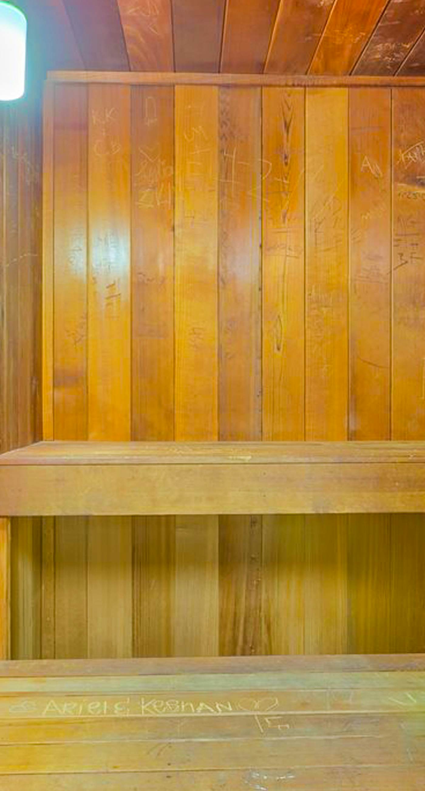 Beachfront condo with Gulf-view, balcony, pools, hot tub & tennis