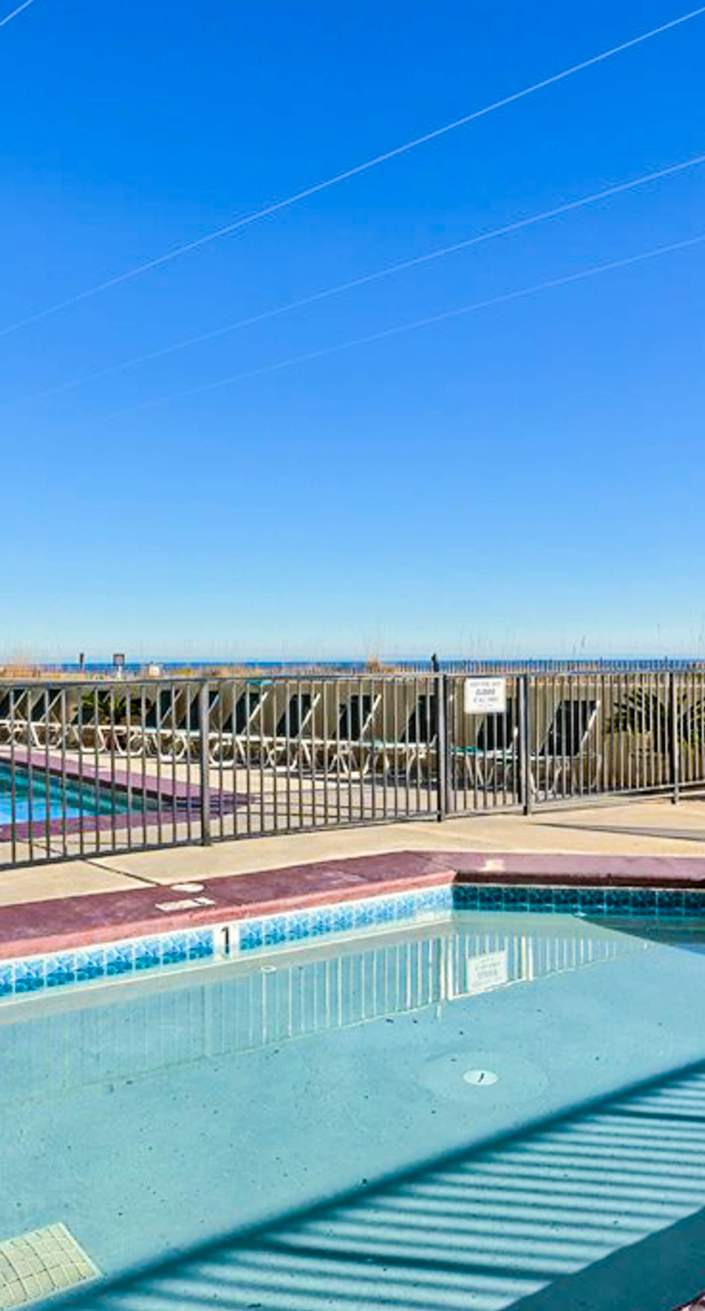 Beachfront condo with Gulf-view, balcony, pools, hot tub & tennis