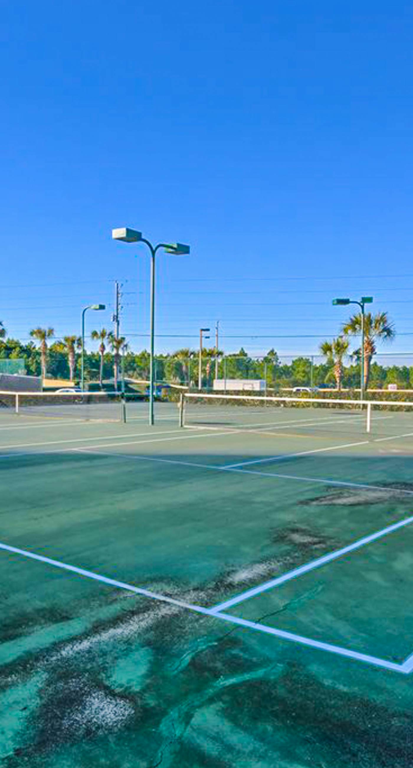 Beachfront condo with Gulf-view, balcony, pools, hot tub & tennis