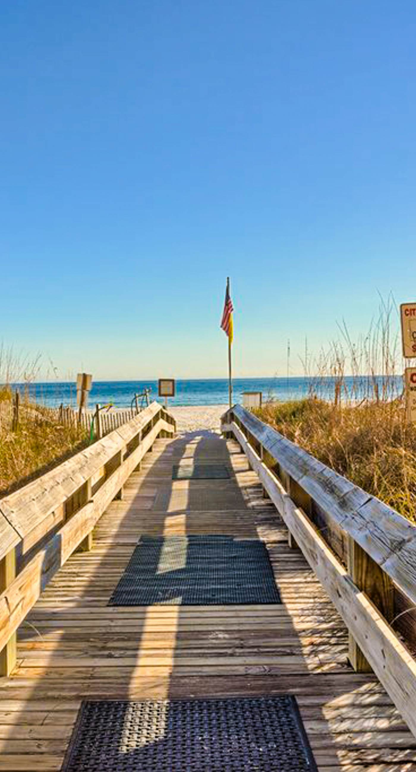 Beachfront condo with Gulf-view, balcony, pools, hot tub & tennis