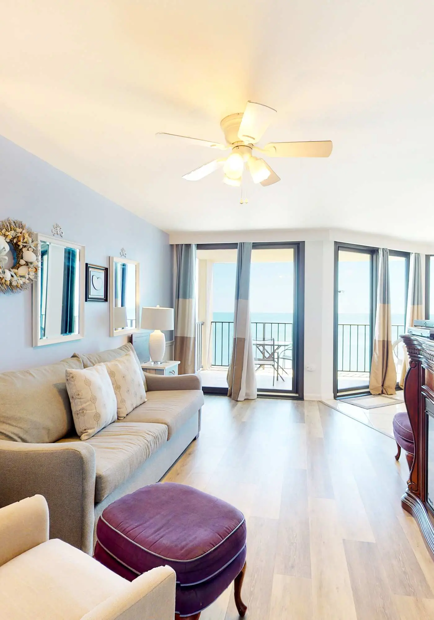 Beachfront condo with Gulf-view, balcony, pools, hot tub & tennis