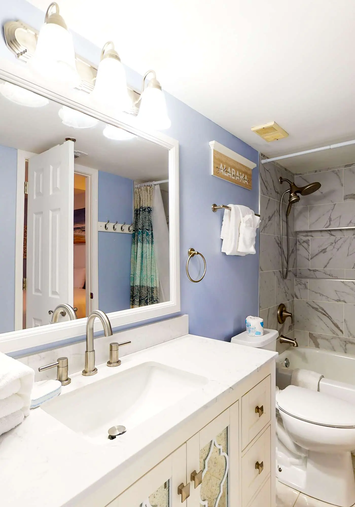 Beachfront condo with Gulf-view, balcony, pools, hot tub & tennis