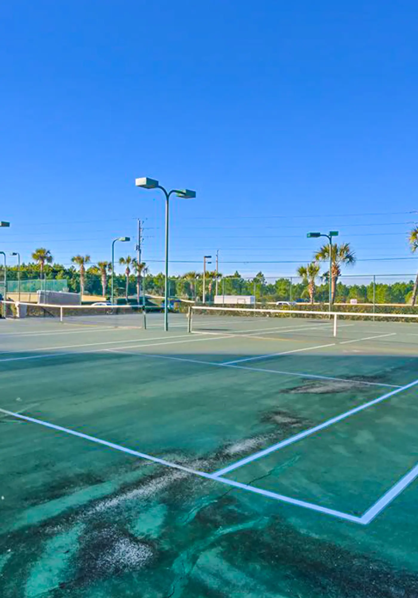 Beachfront condo with Gulf-view, balcony, pools, hot tub & tennis