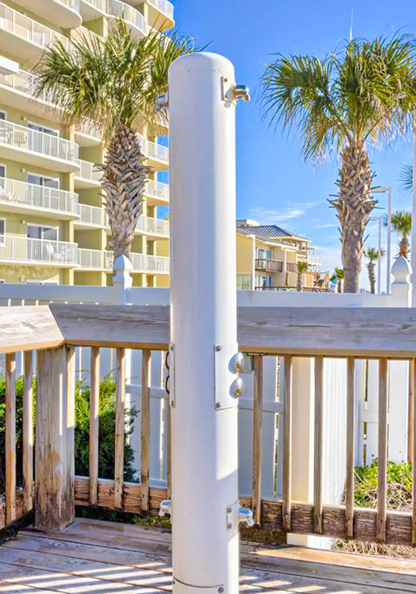 Gorgeous home in beachfront complex with pool, tennis court & WiFi
