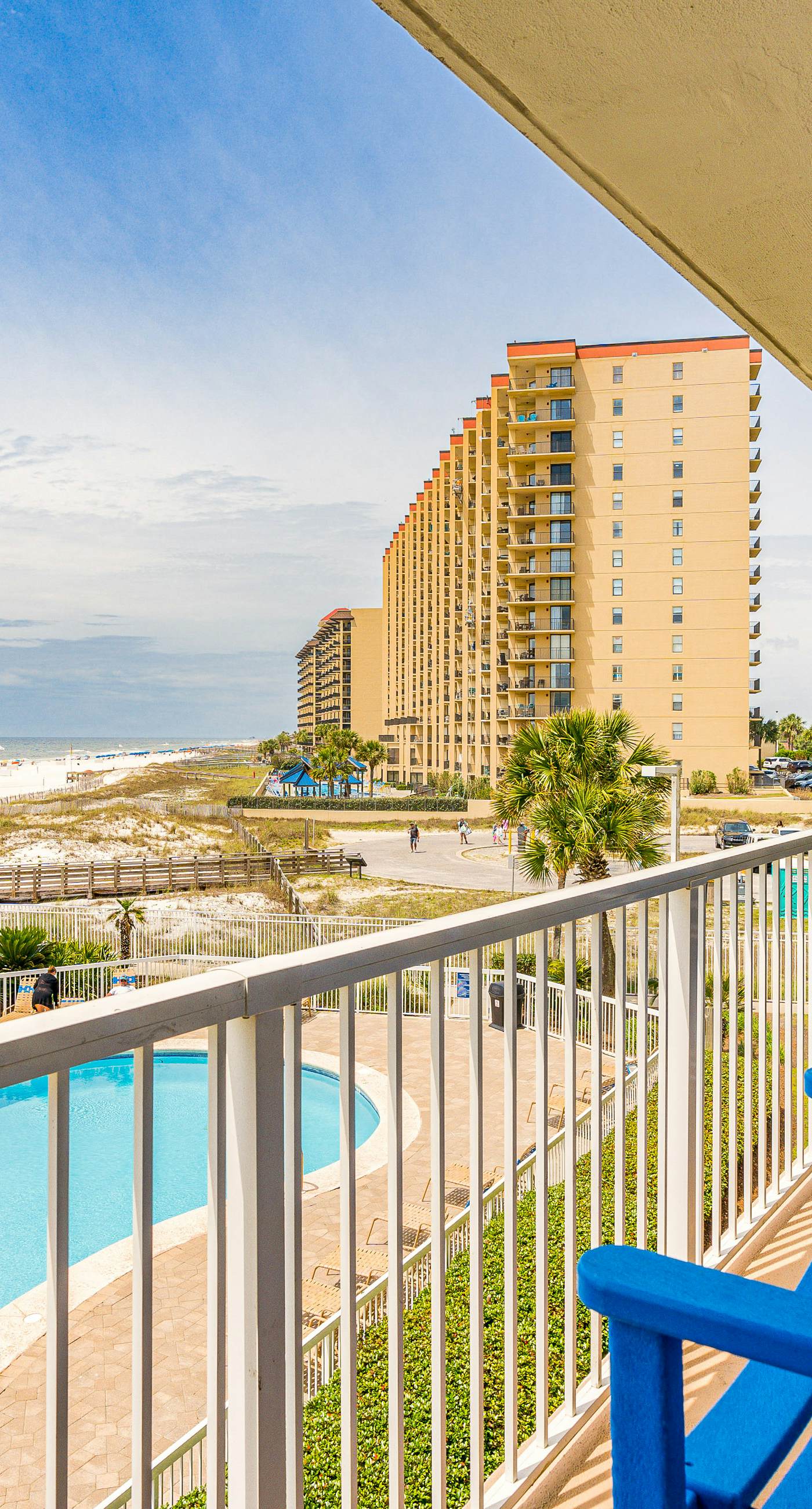 Beautiful home in beachfront luxury complex with pool, sauna & WiFi