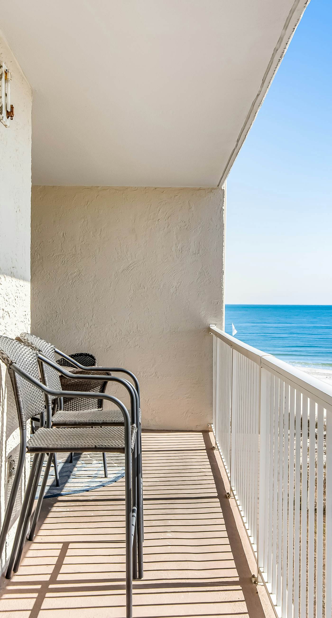 Beautiful home in beachfront luxury complex with pool, sauna & WiFi