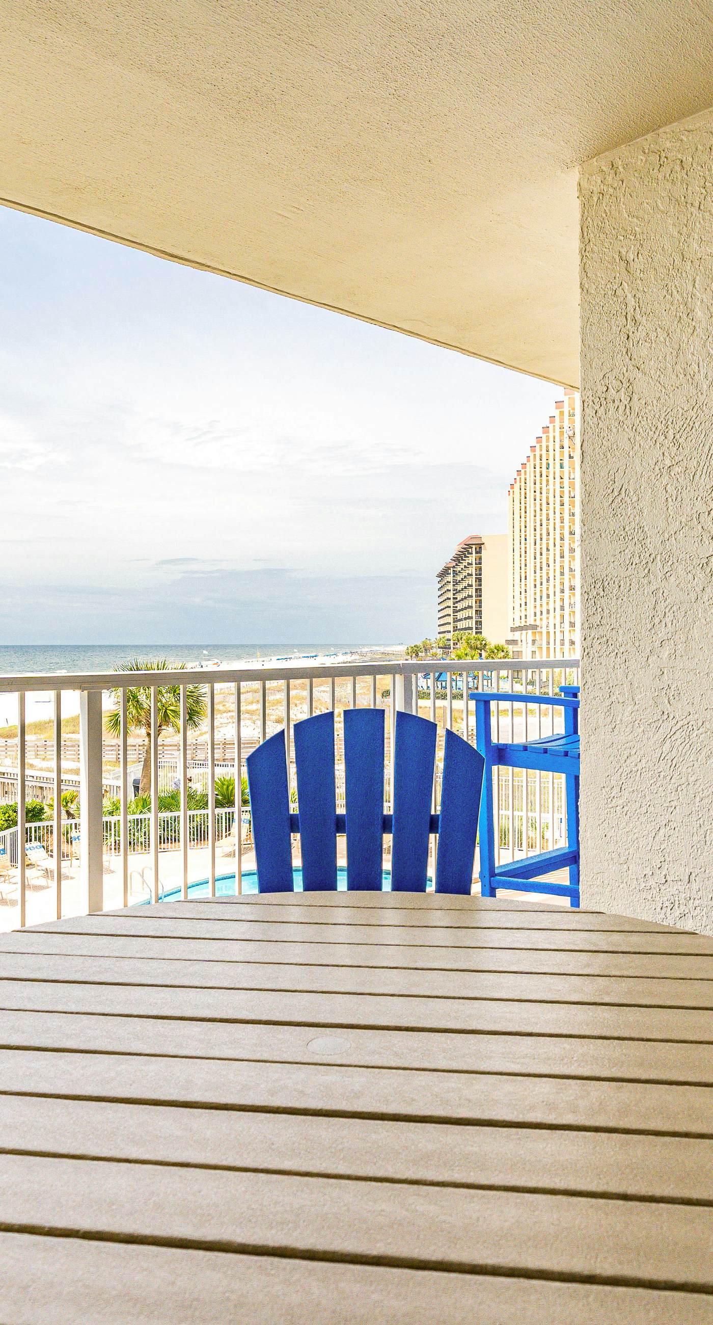 Beautiful home in beachfront luxury complex with pool, sauna & WiFi