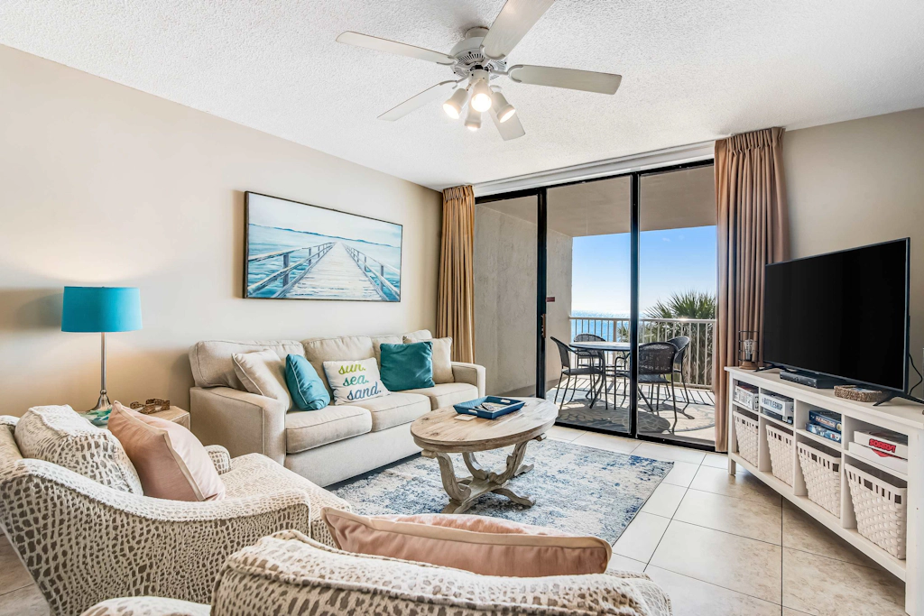 Beautiful home in beachfront luxury complex with pool, sauna & WiFi