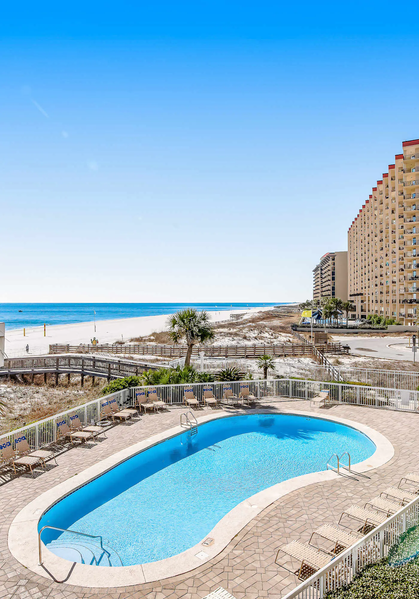 Beautiful home in beachfront luxury complex with pool, sauna & WiFi