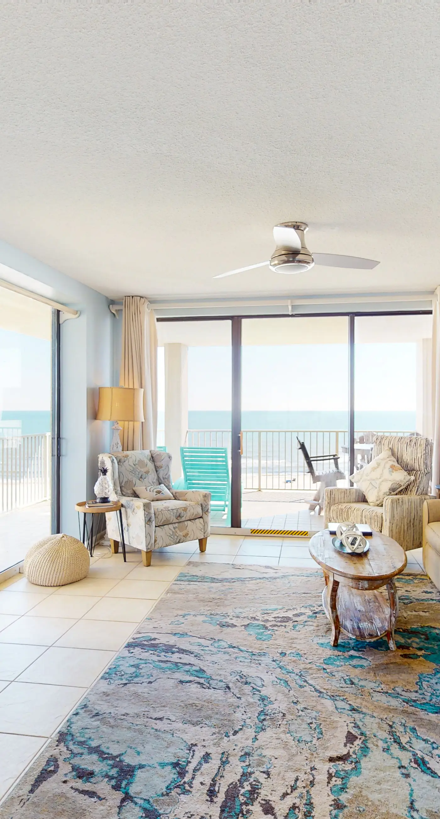 Snowbird-Friendly Gulf-Front Condo on 4th Floor wBalcony, Shared Pool, Hot Tub