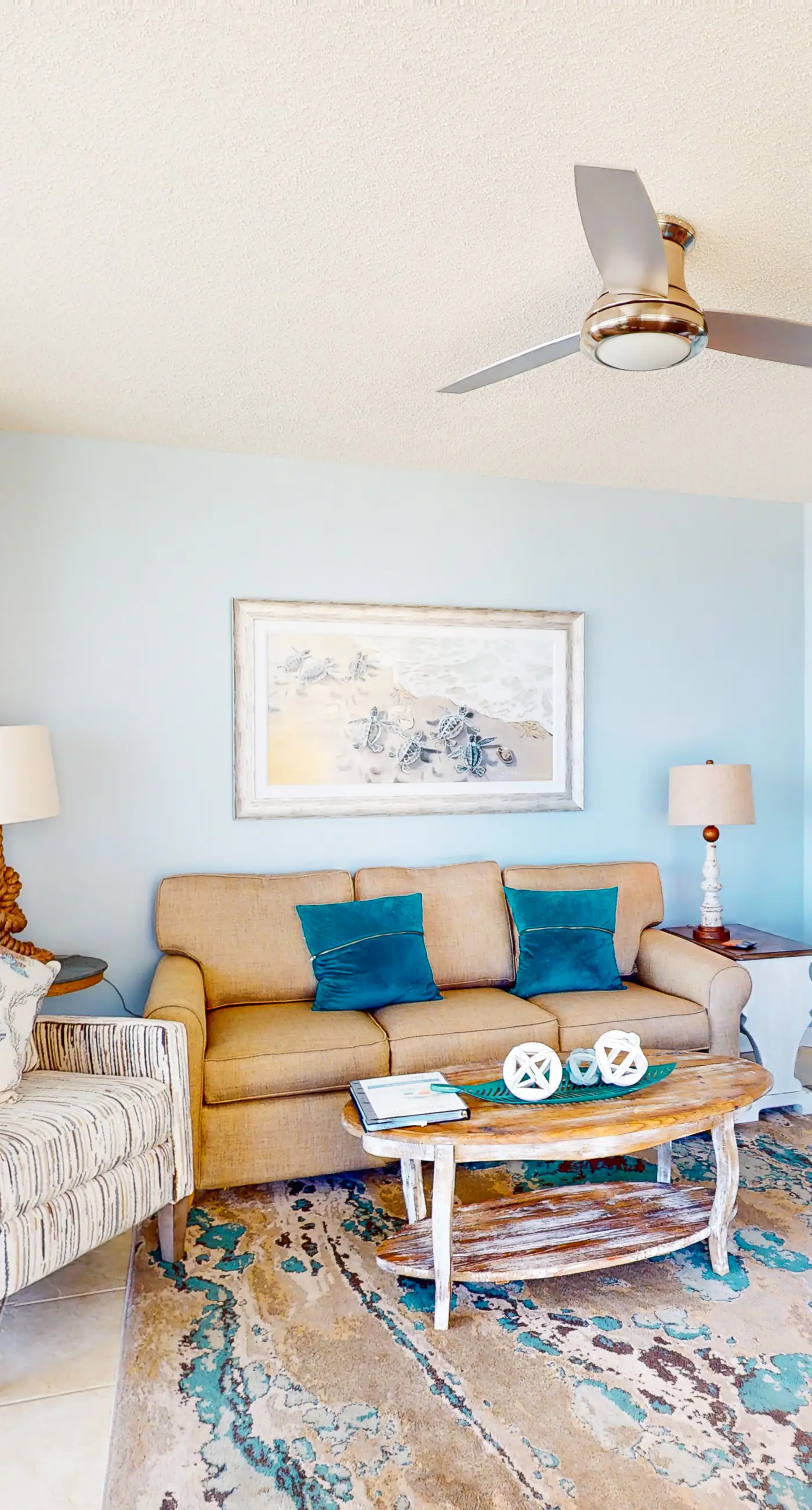 Snowbird-Friendly Gulf-Front Condo on 4th Floor wBalcony, Shared Pool, Hot Tub