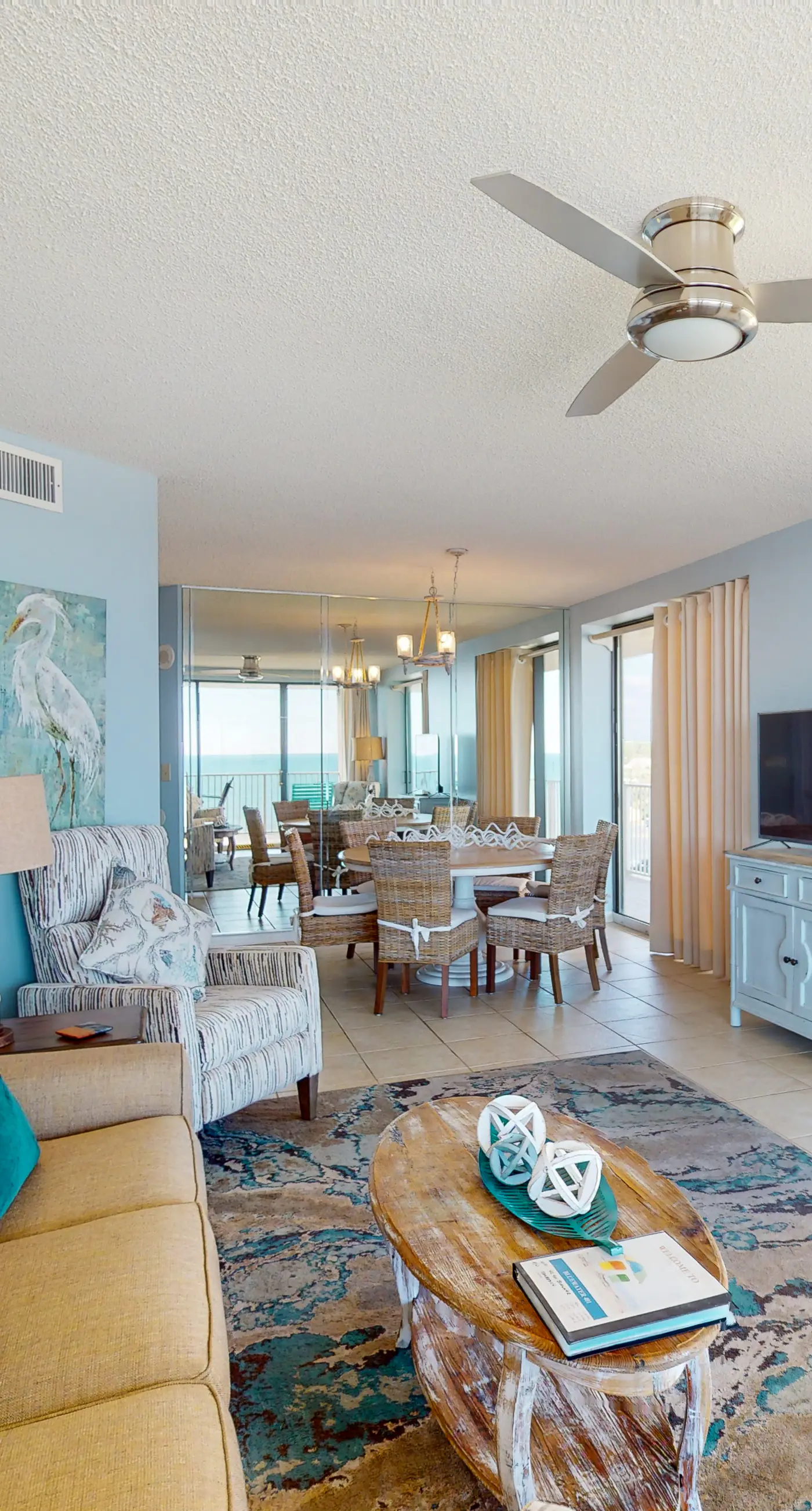 Snowbird-Friendly Gulf-Front Condo on 4th Floor wBalcony, Shared Pool, Hot Tub