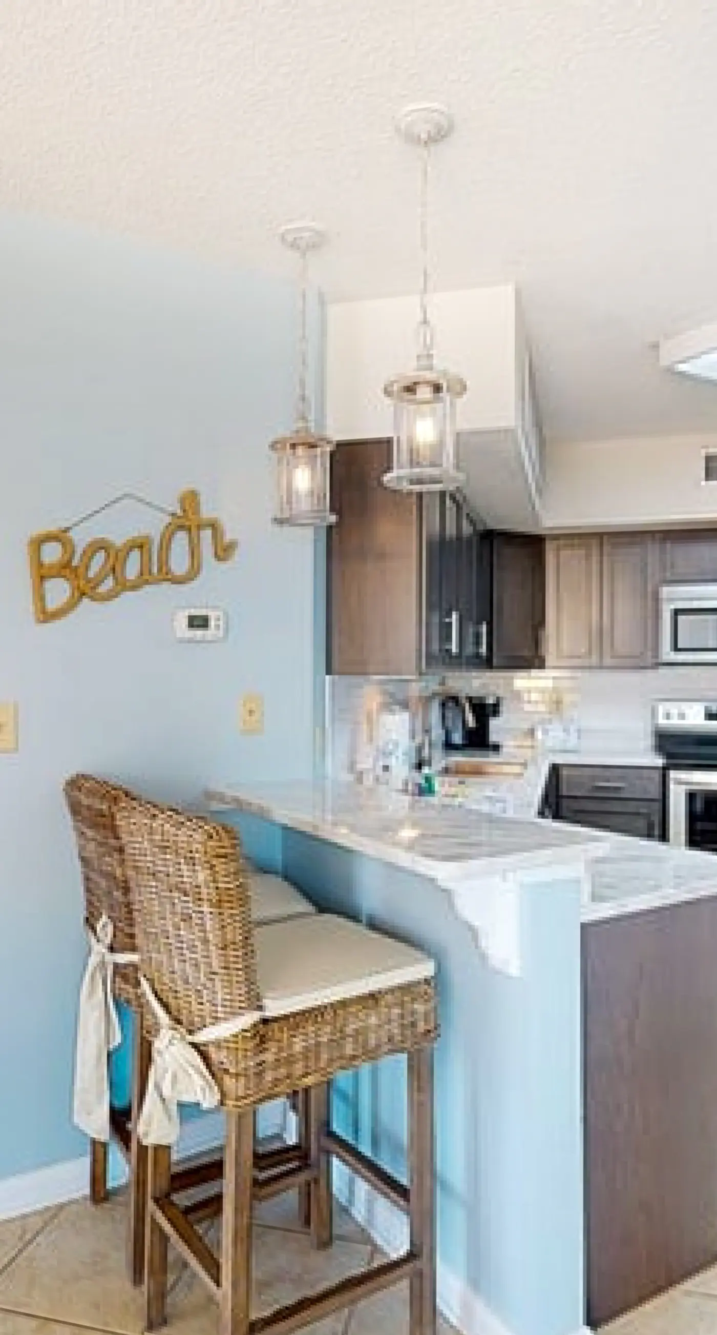 Snowbird-Friendly Gulf-Front Condo on 4th Floor wBalcony, Shared Pool, Hot Tub