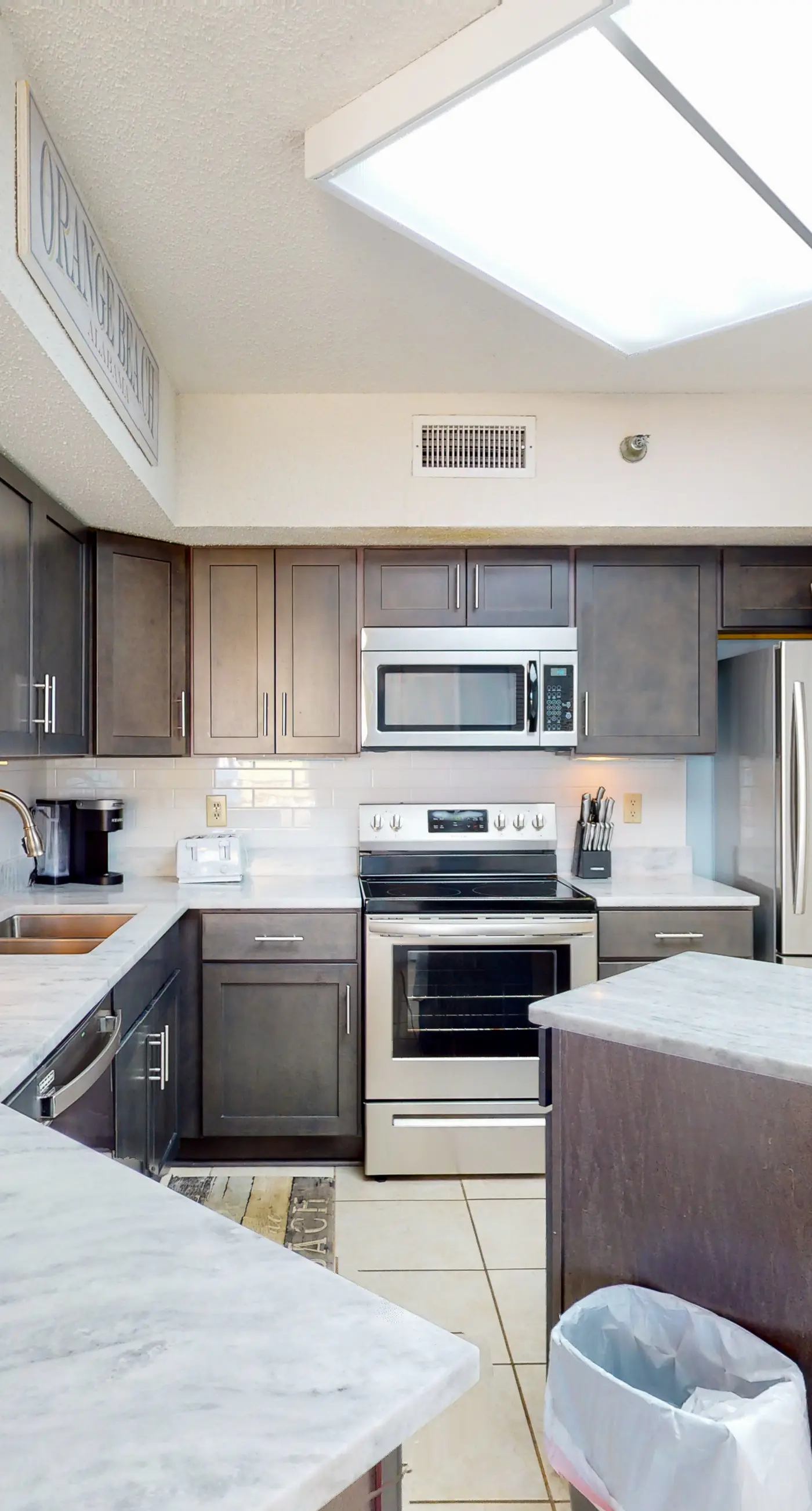 Snowbird-Friendly Gulf-Front Condo on 4th Floor wBalcony, Shared Pool, Hot Tub