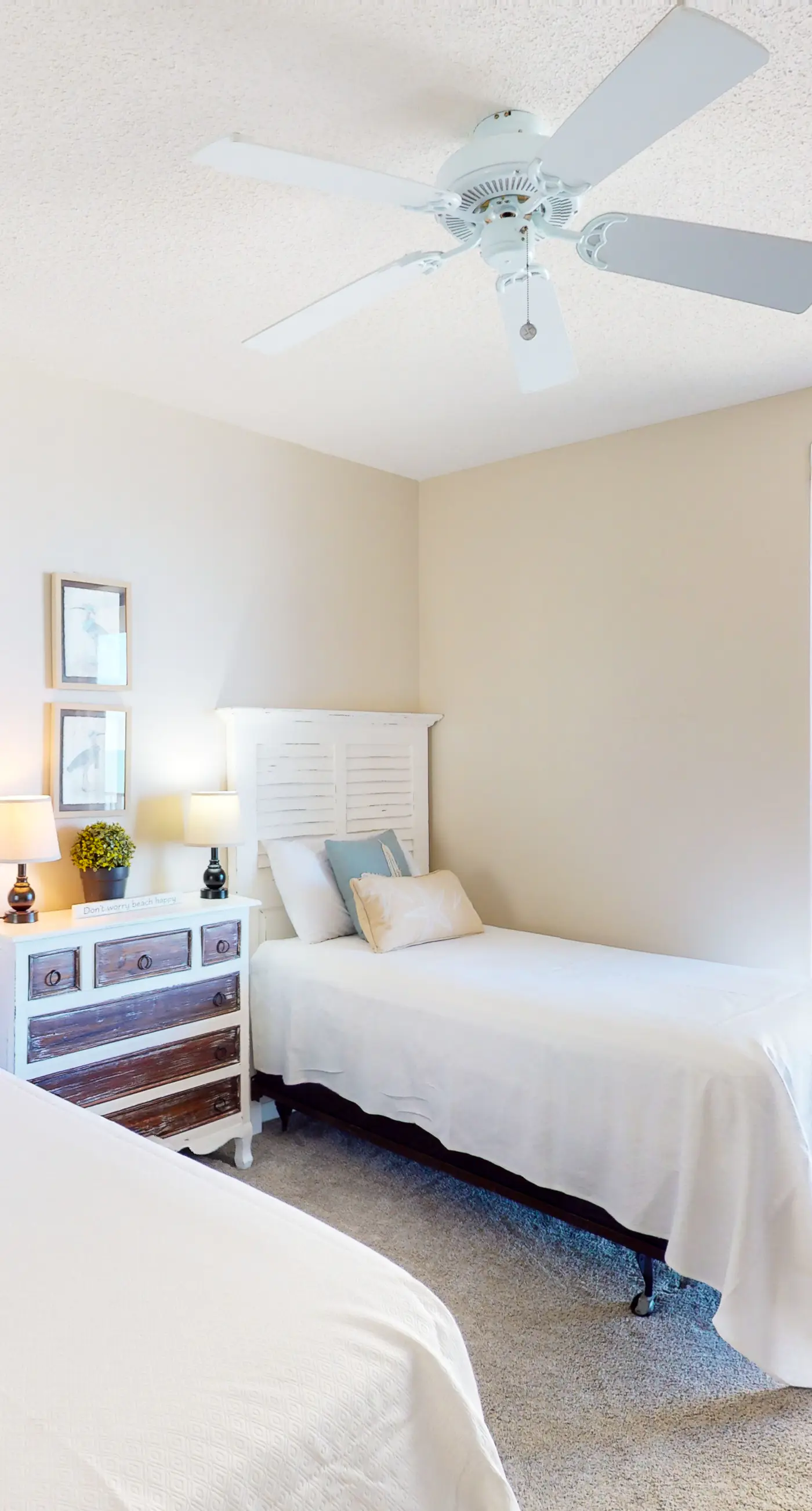 Snowbird-Friendly Gulf-Front Condo on 4th Floor wBalcony, Shared Pool, Hot Tub