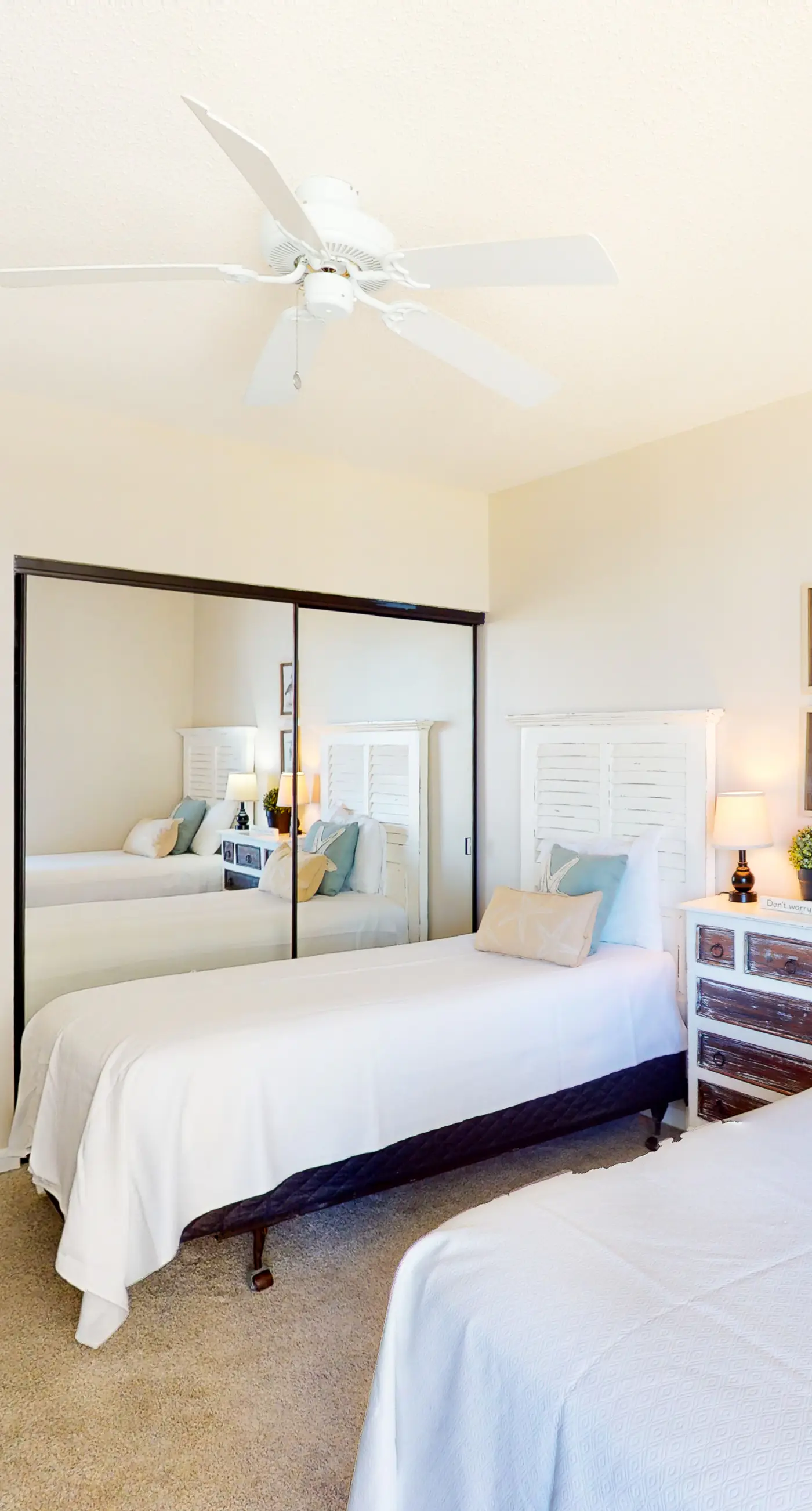 Snowbird-Friendly Gulf-Front Condo on 4th Floor wBalcony, Shared Pool, Hot Tub