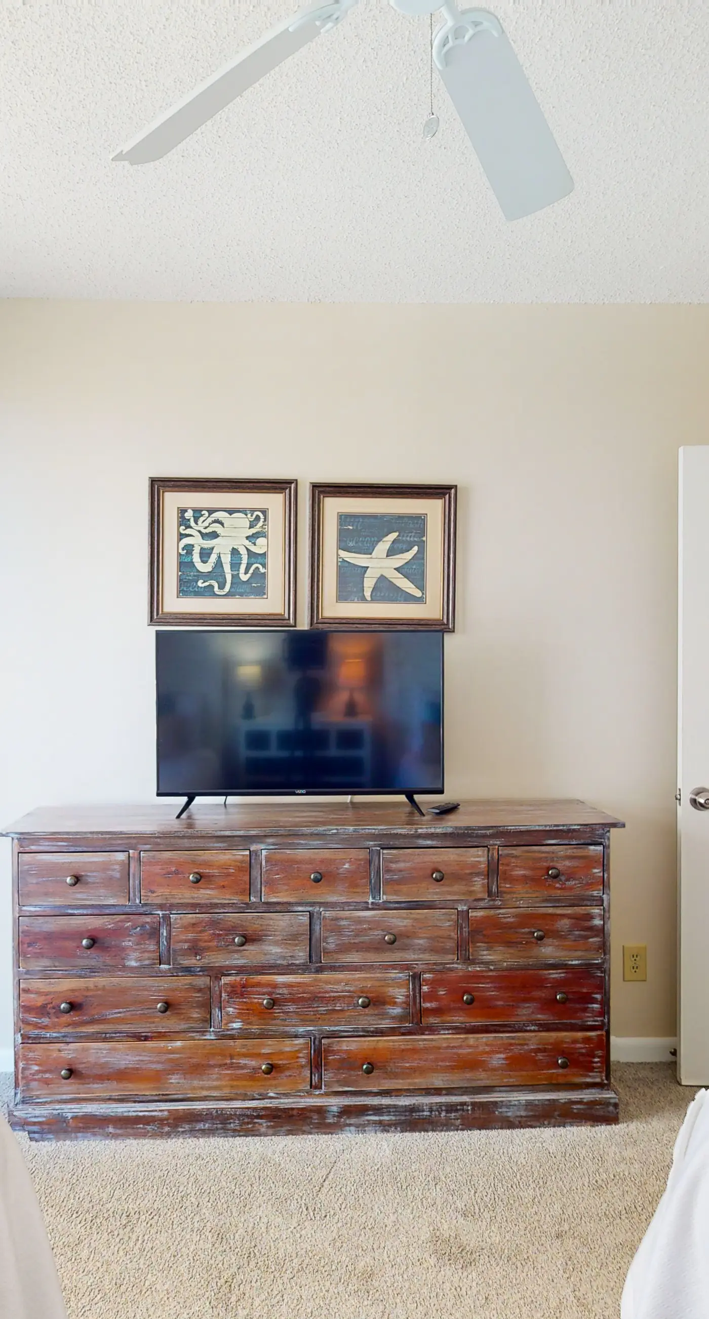 Snowbird-Friendly Gulf-Front Condo on 4th Floor wBalcony, Shared Pool, Hot Tub