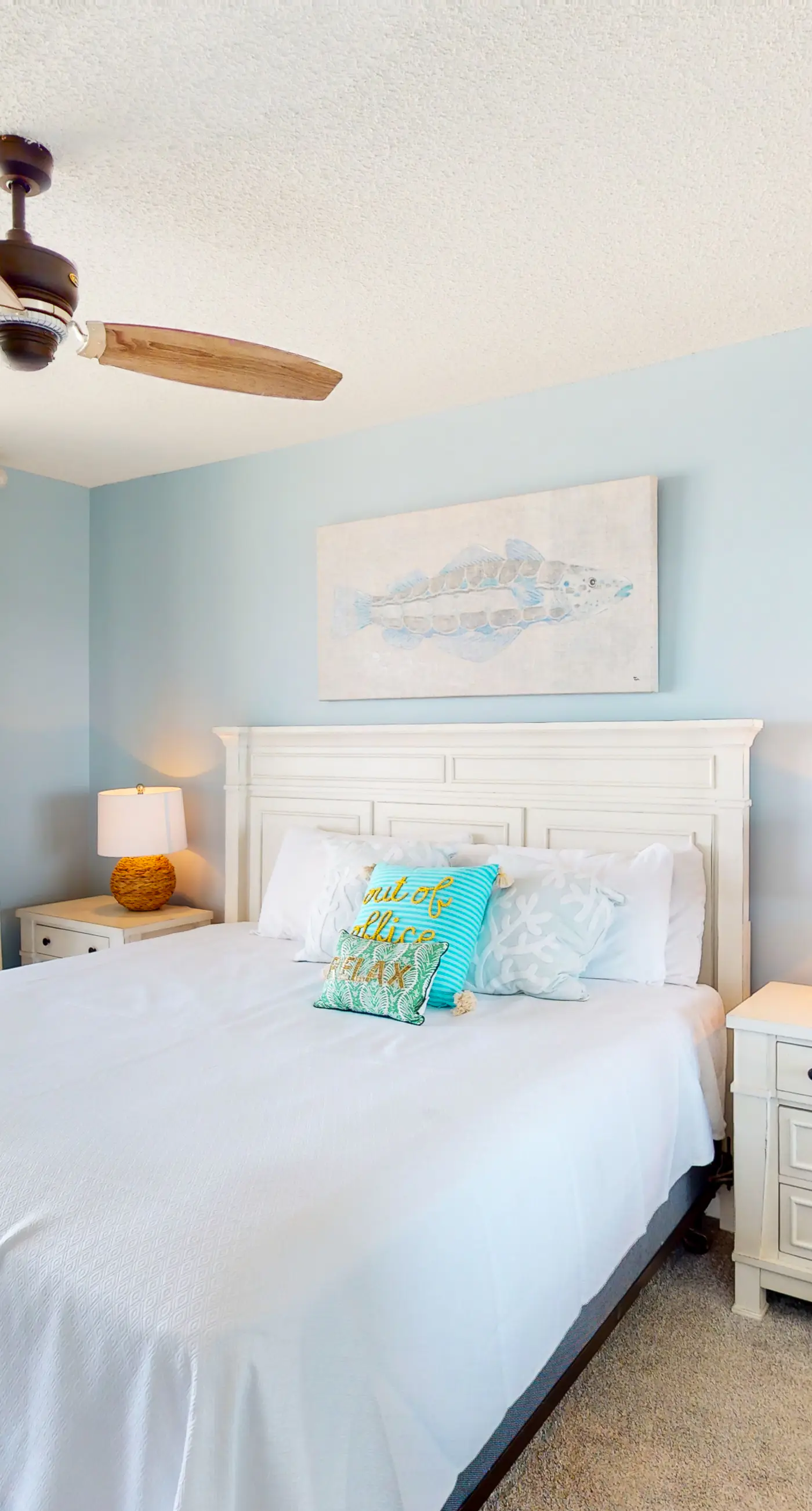 Snowbird-Friendly Gulf-Front Condo on 4th Floor wBalcony, Shared Pool, Hot Tub